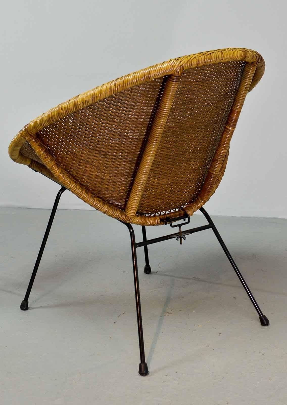 Mid-20th Century Stylish Pair of 1950 Circle Shaped Rattan Cocktail Chairs by Dirk Van Sliedregt