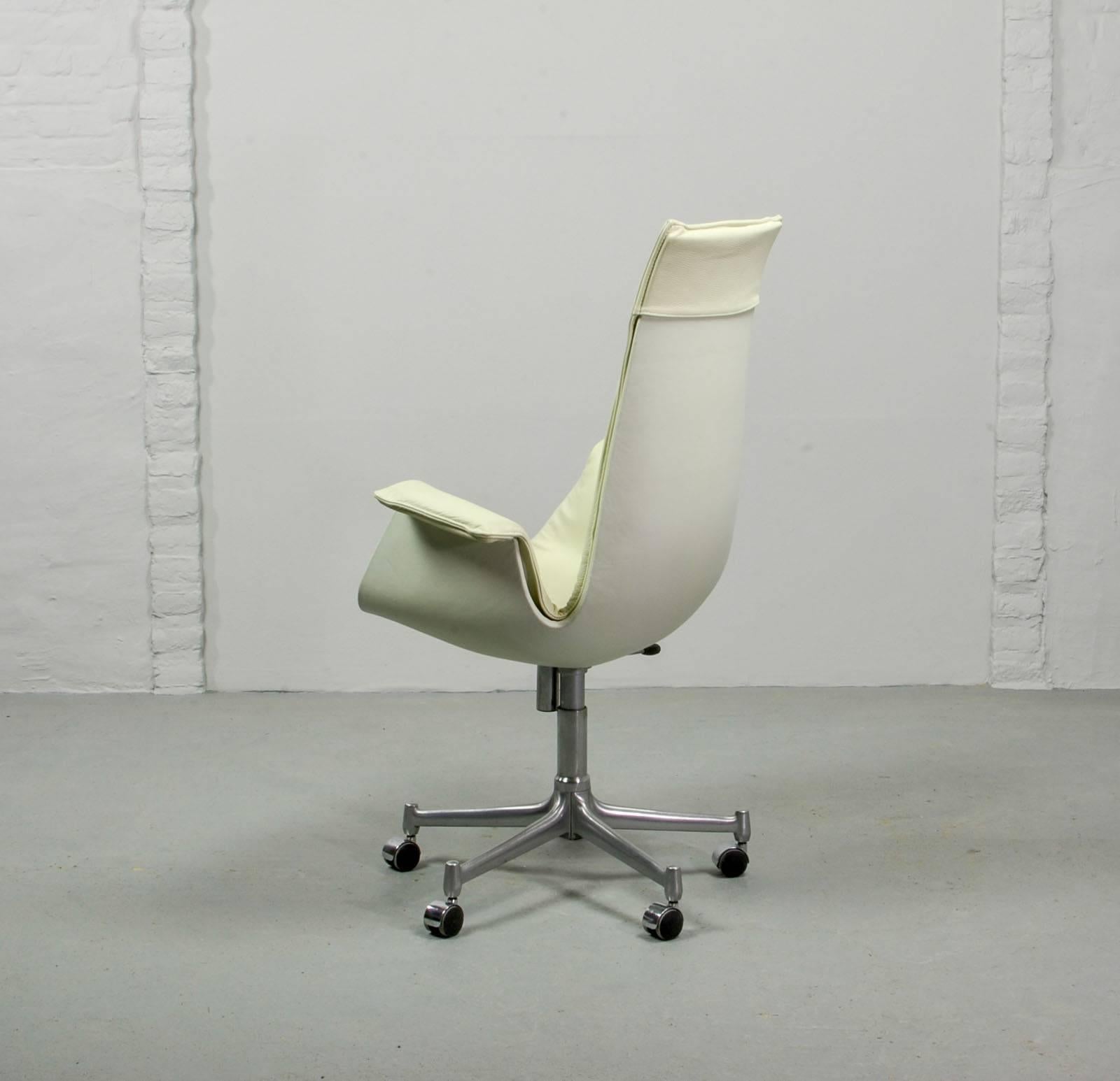 White Leather High Back Preben Fabricius Bird Chair for Alfred Kill Int., 1960s In Excellent Condition In Maastricht, NL