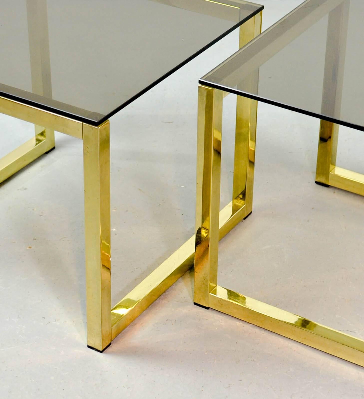 Late 20th Century Pair of Mid-Century Hollywood Regency Cubic Side Tables with Smokey Glass Top