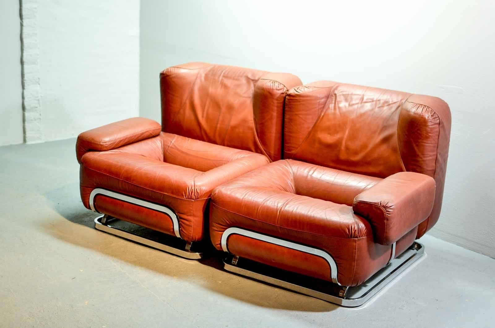 Mid-Century Modern Chestnut Brown Leather Two-Seater Sofa in Style of Tobia Scarpa, 1970s For Sale