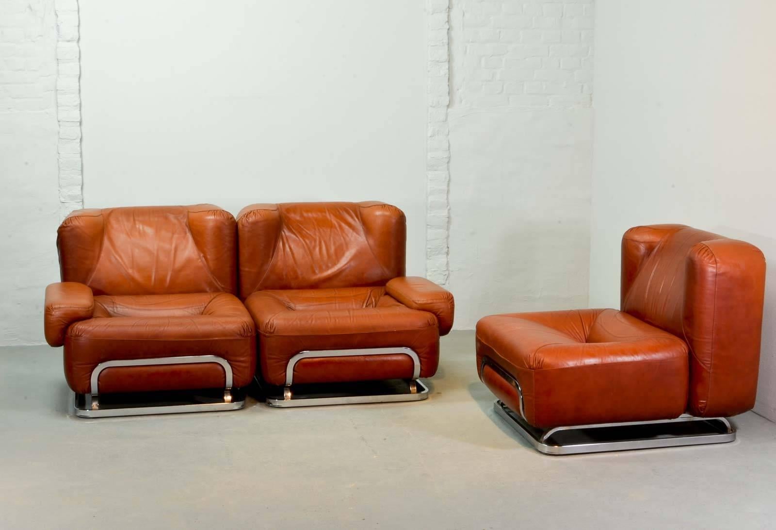 Chestnut Brown Leather Two-Seater Sofa in Style of Tobia Scarpa, 1970s In Good Condition For Sale In Maastricht, NL