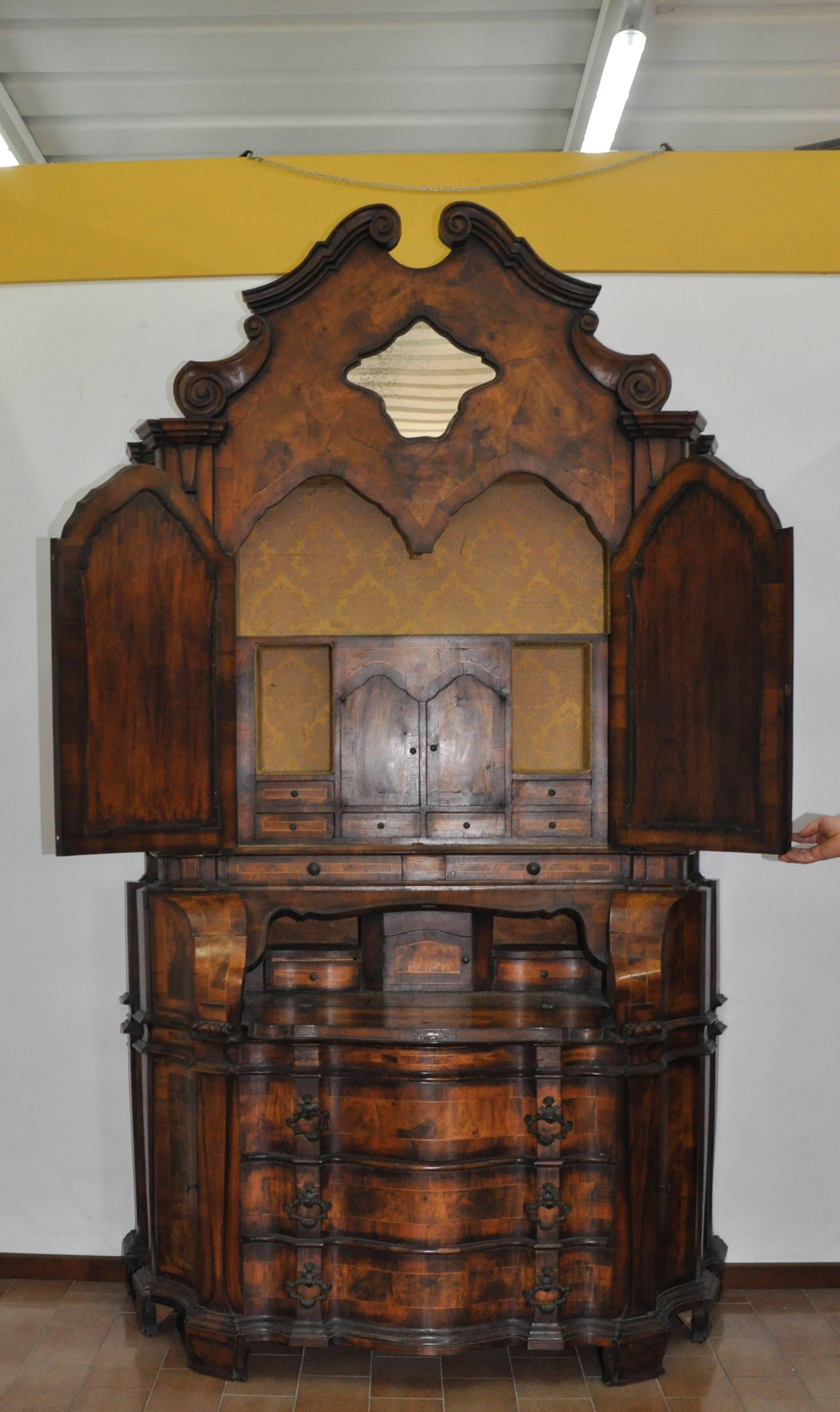 Baroque 19th Century Italian Venetian brown walnut Trumeau antique furniture For Sale