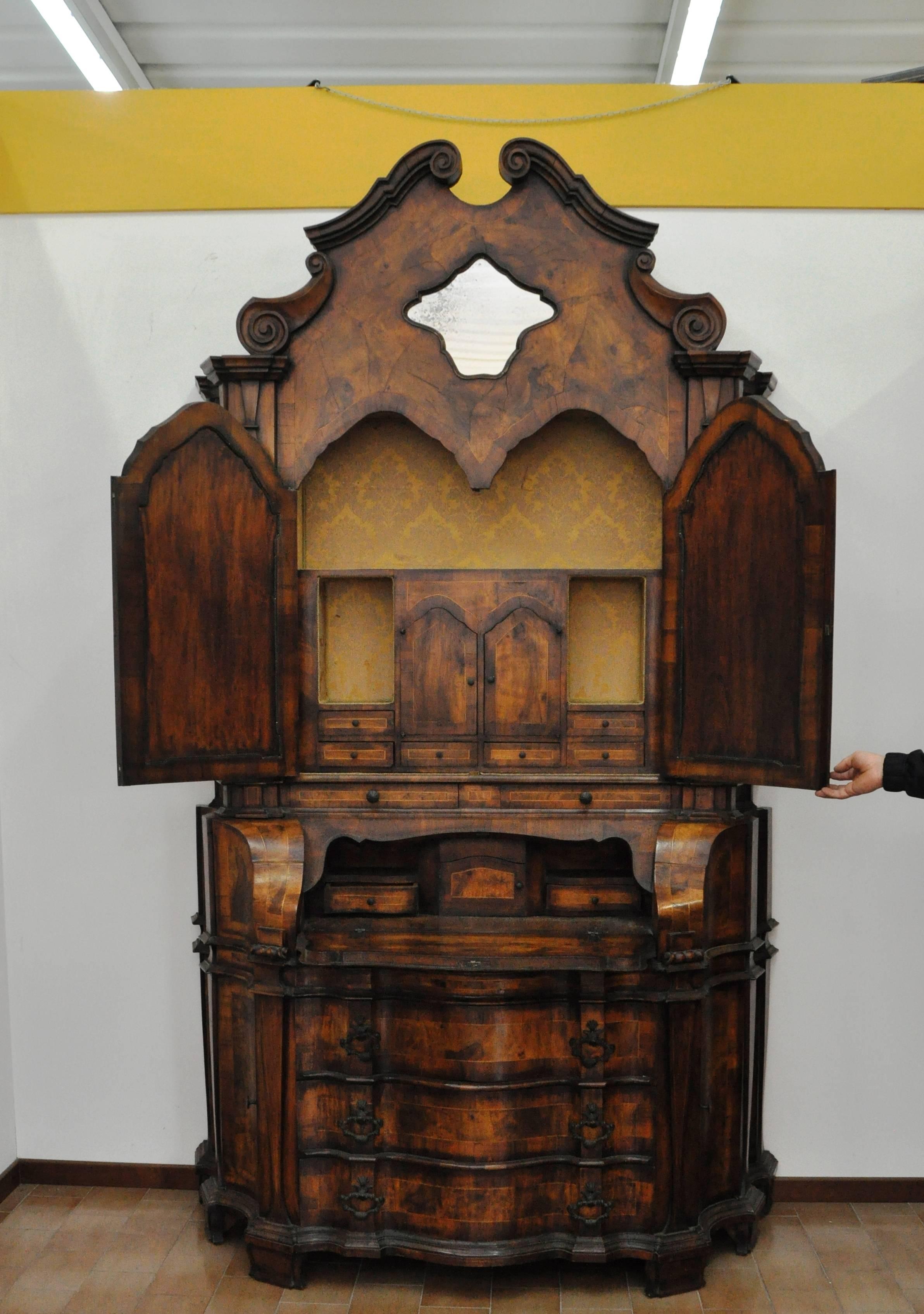 This a copy of the trumeau that was in Ca Rezzonico Palace in Venice
It is all in walnut and it has many secretes
It was produced in the end of 19th century near Verona
It is 275cm height, 170cm large and 67cm depth.