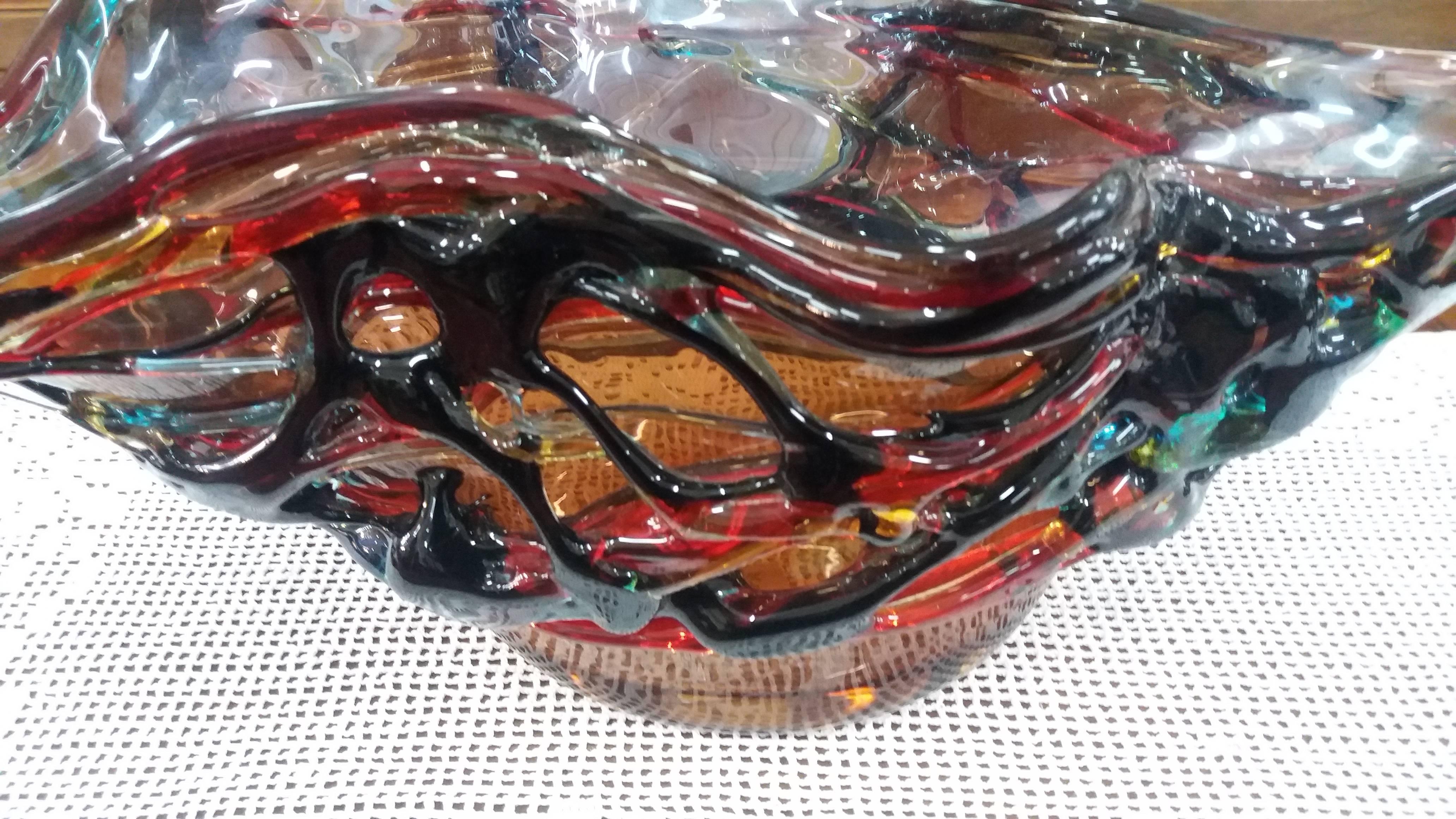 This bowl is made in Italy in Murano
The master is Sergio Costantini
It is in blown colored glass.