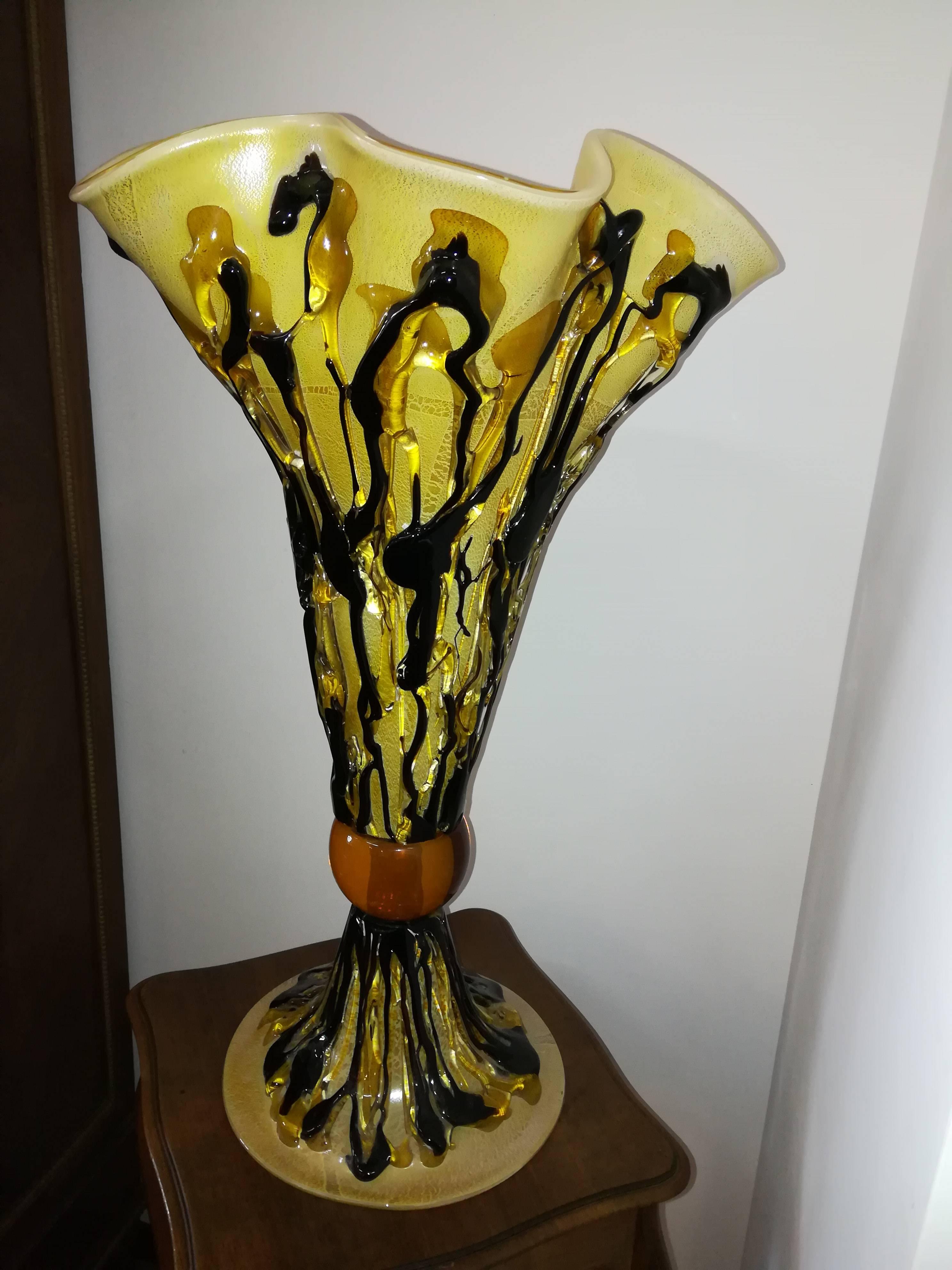 Black Gold Modern Italian Blown Glass Cup In Excellent Condition For Sale In Wyboston Lakes, GB
