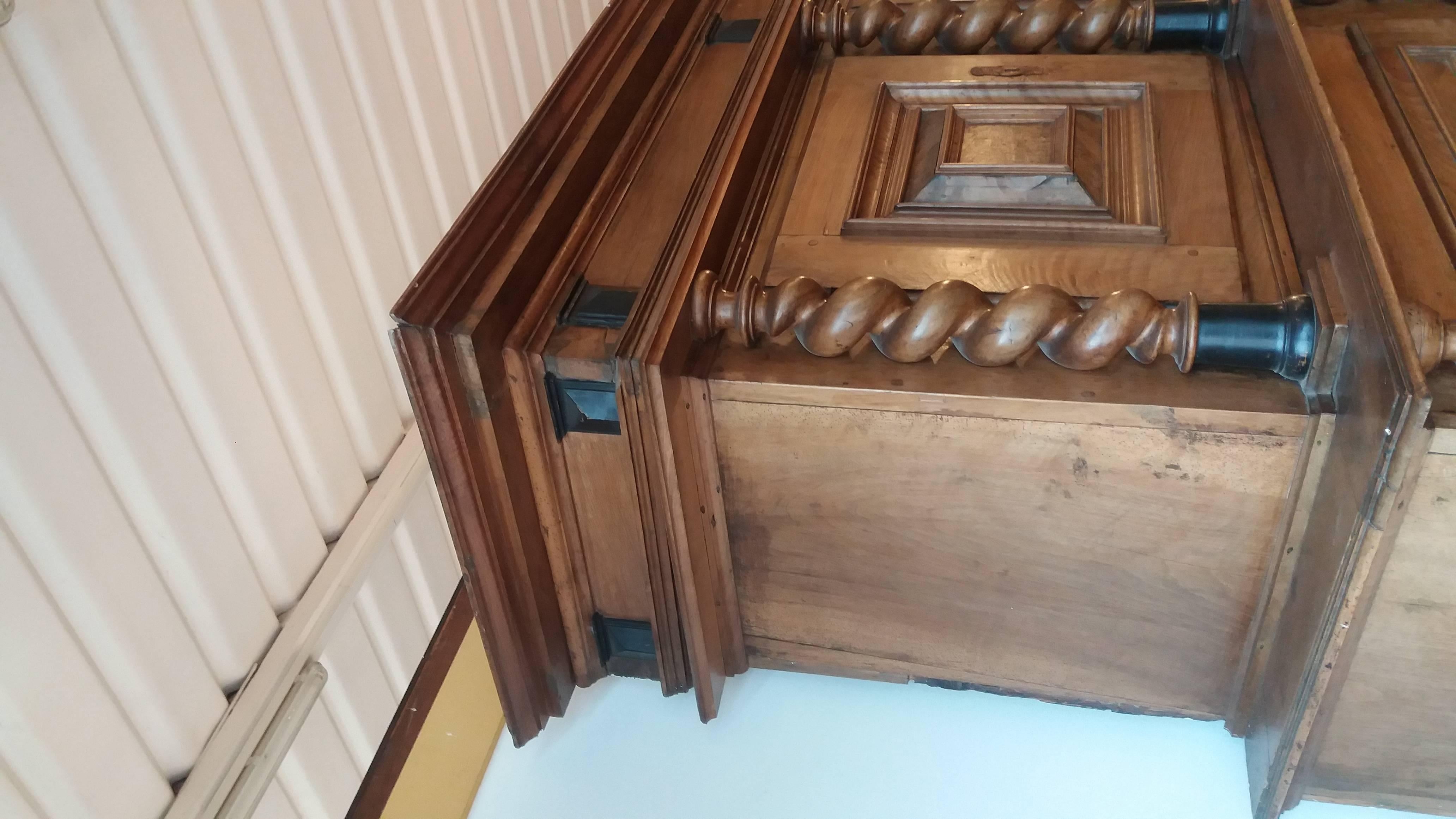 17th Century Baroque Carved Walnut Wood Cabinet In Fair Condition For Sale In Wyboston Lakes, GB