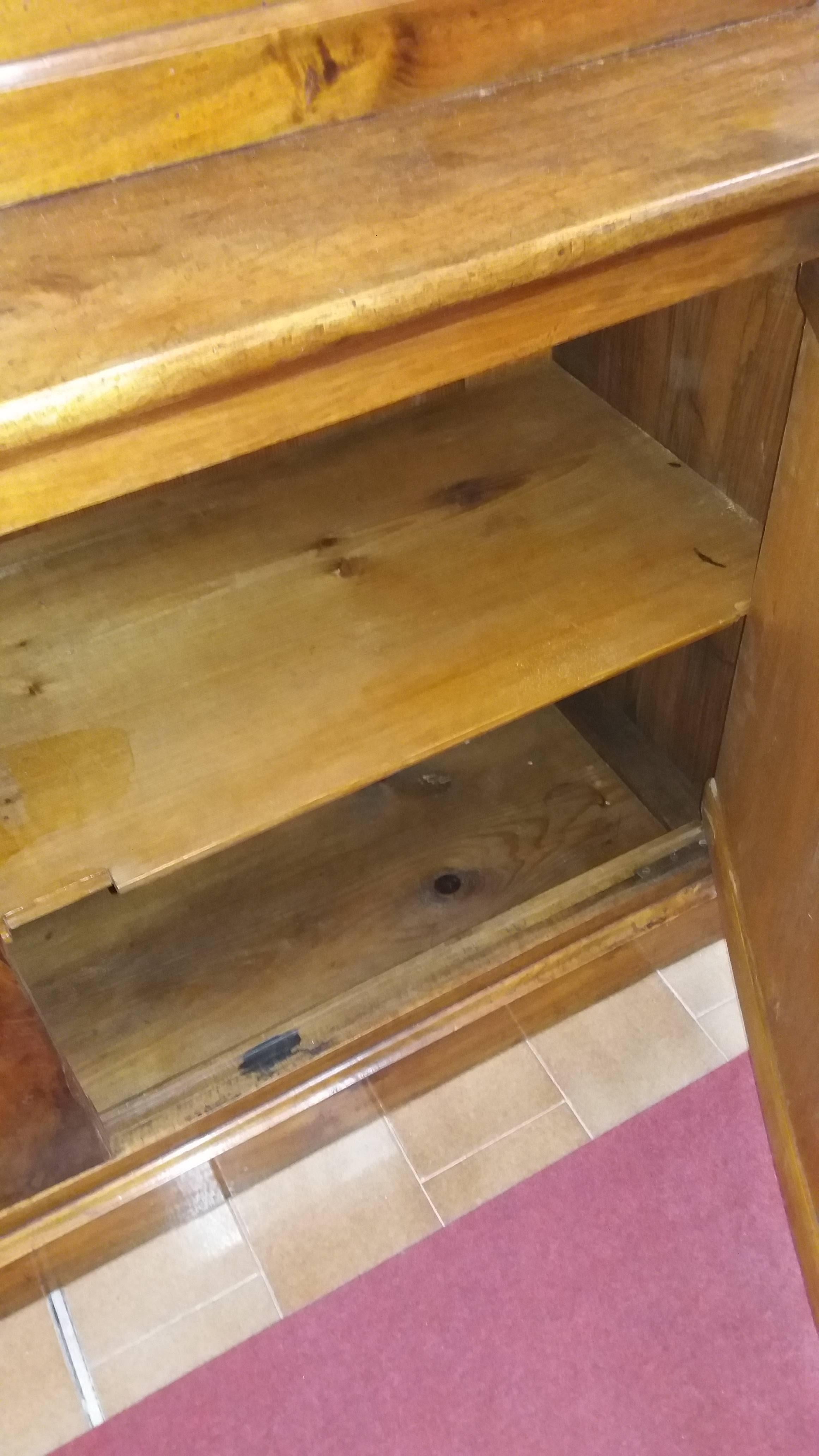 19th French Walnut Bookcase In Good Condition In Wyboston Lakes, GB