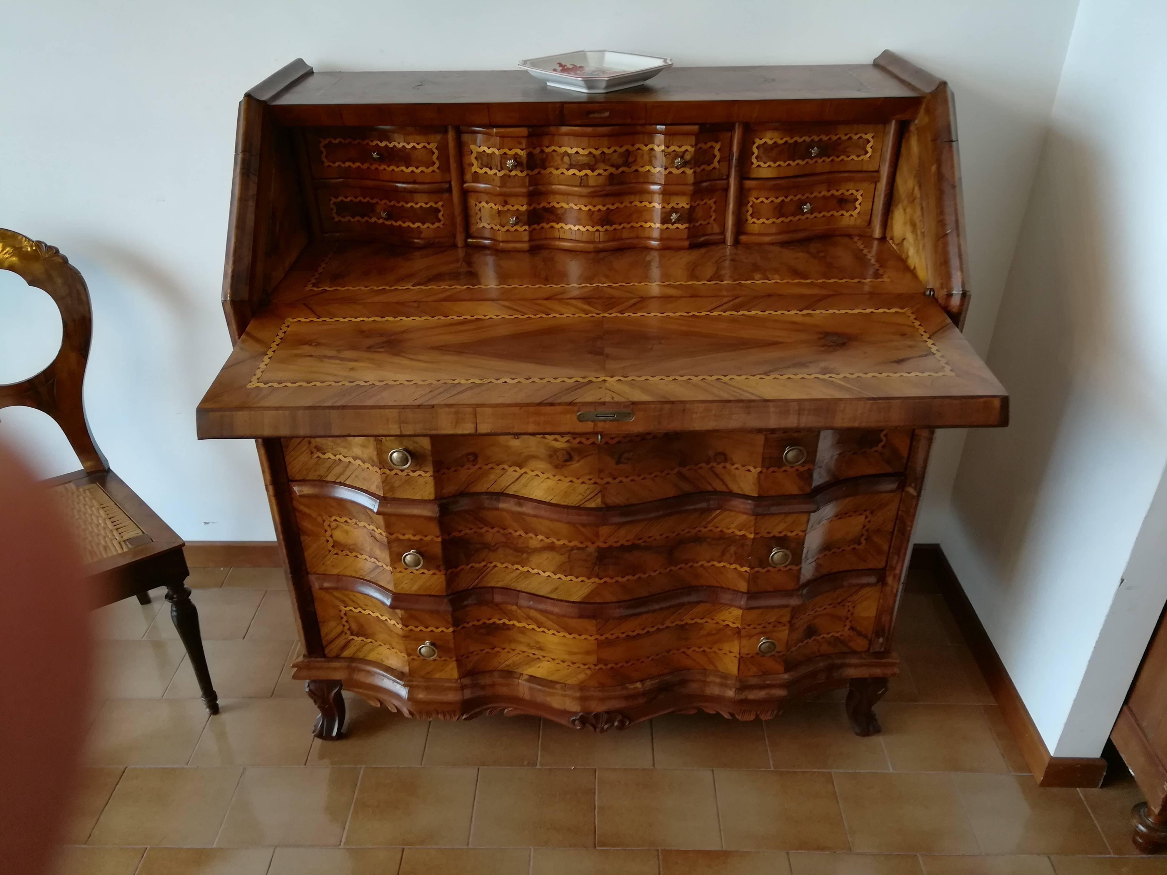 This elegant burau was made near Venice in the begin of 20th Century.It has many secrets and it is restored
