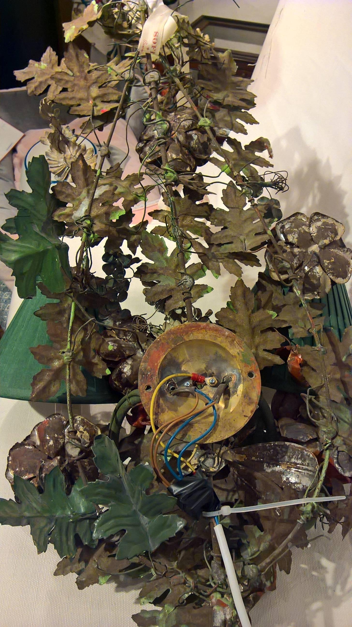 19th Century Austrian Toile Metal Flower Bouquet Wall Light For Sale 3