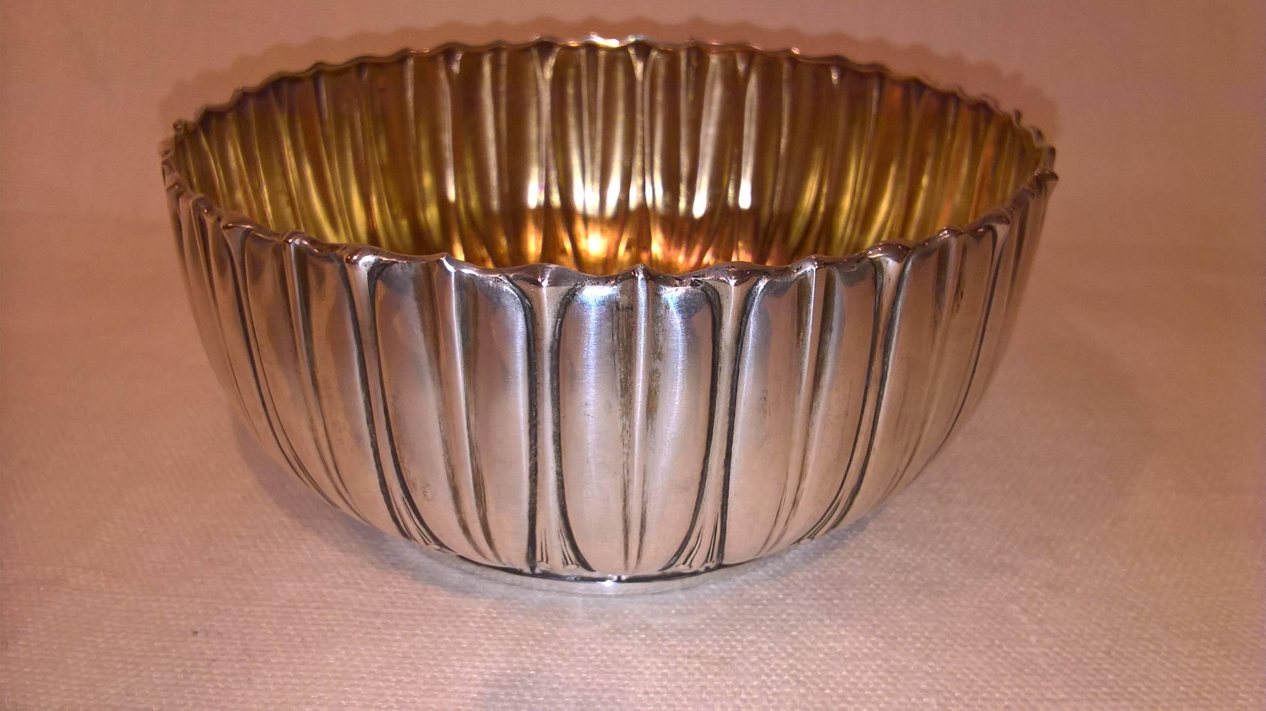 Pair of silver bowls with Art Deco leaf decor all around. The bowls are inside gilded. Classic art deco design. Manufactured by German silversmith Koch and Bergfeld. All German hallmarks 800 silver including pattern number 48231 and designers name