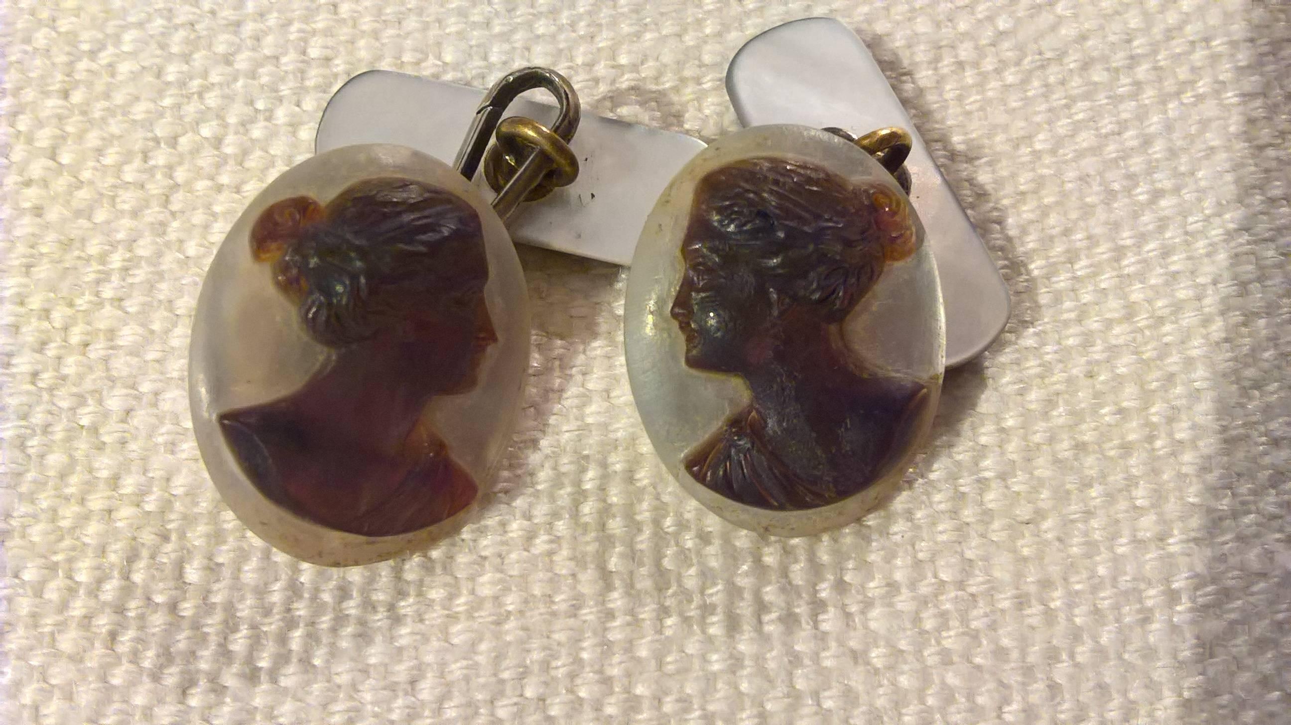 Art Deco Austrian Pair of Cufflinks in Mother-of-Pearl For Sale 1