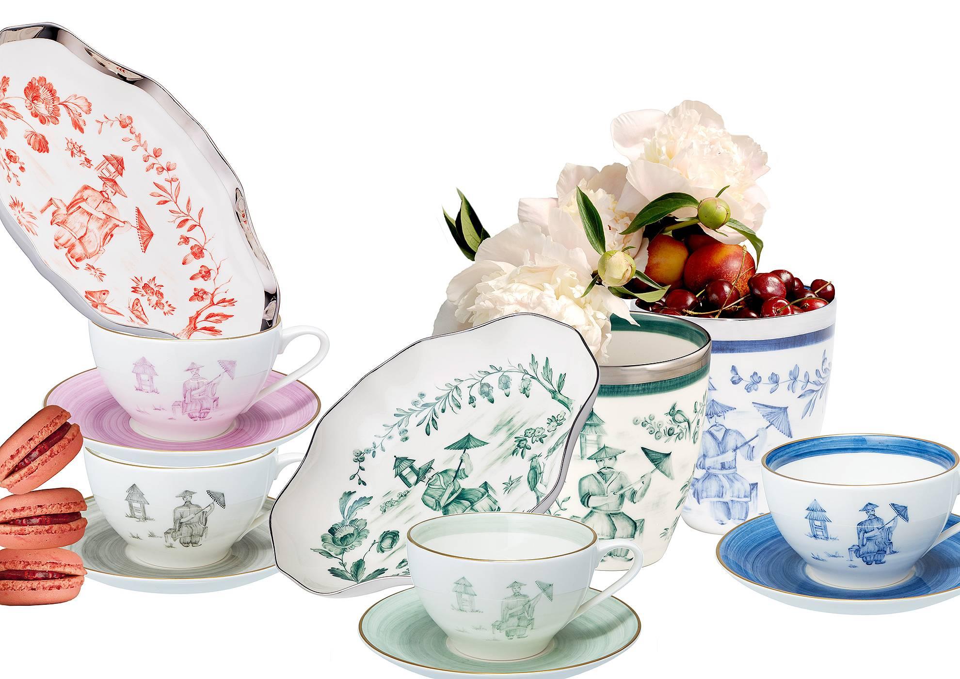  Vase aus handbemaltem Porzellan, Sofina Boutique Kitzbuehel, Chinoiserie (Deutsch) im Angebot