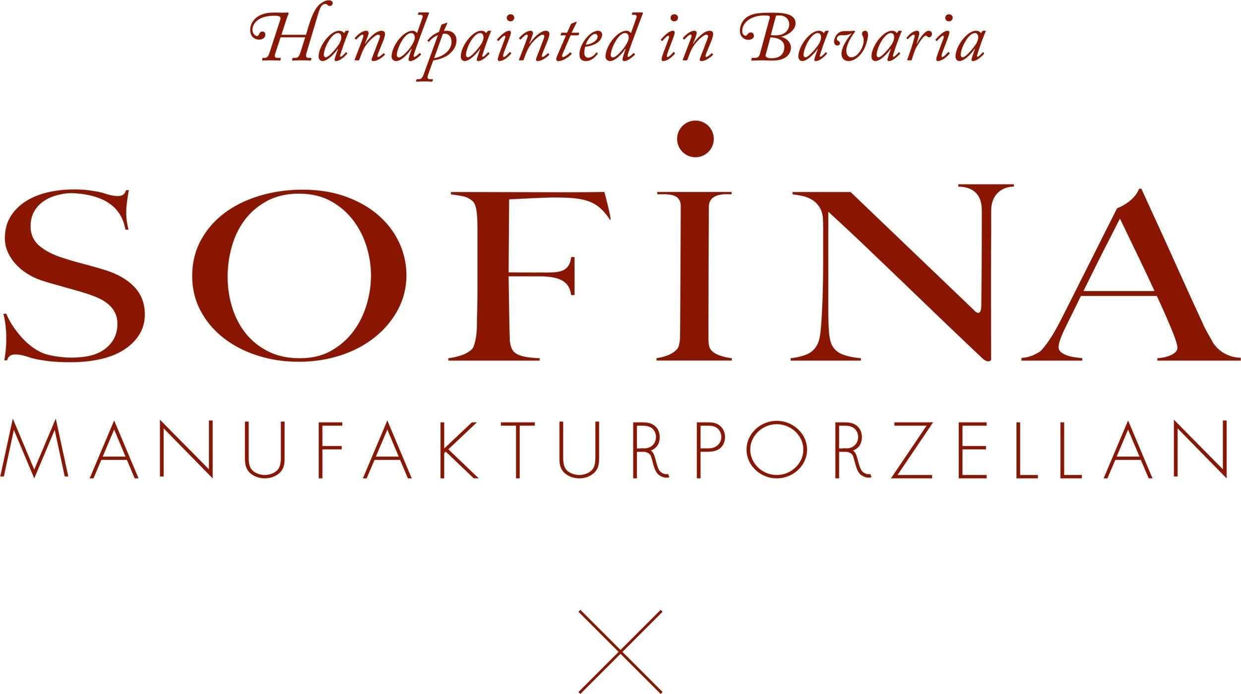 Ce plat en porcelaine peinte, entièrement fait à la main, est fabriqué par Sofina porcelain en Bavière. Peint à la main avec un grand scarabée et d'autres coléoptères. Bordé d'un cadre en platine. Un centre de table parfait pour les bisquits ou les