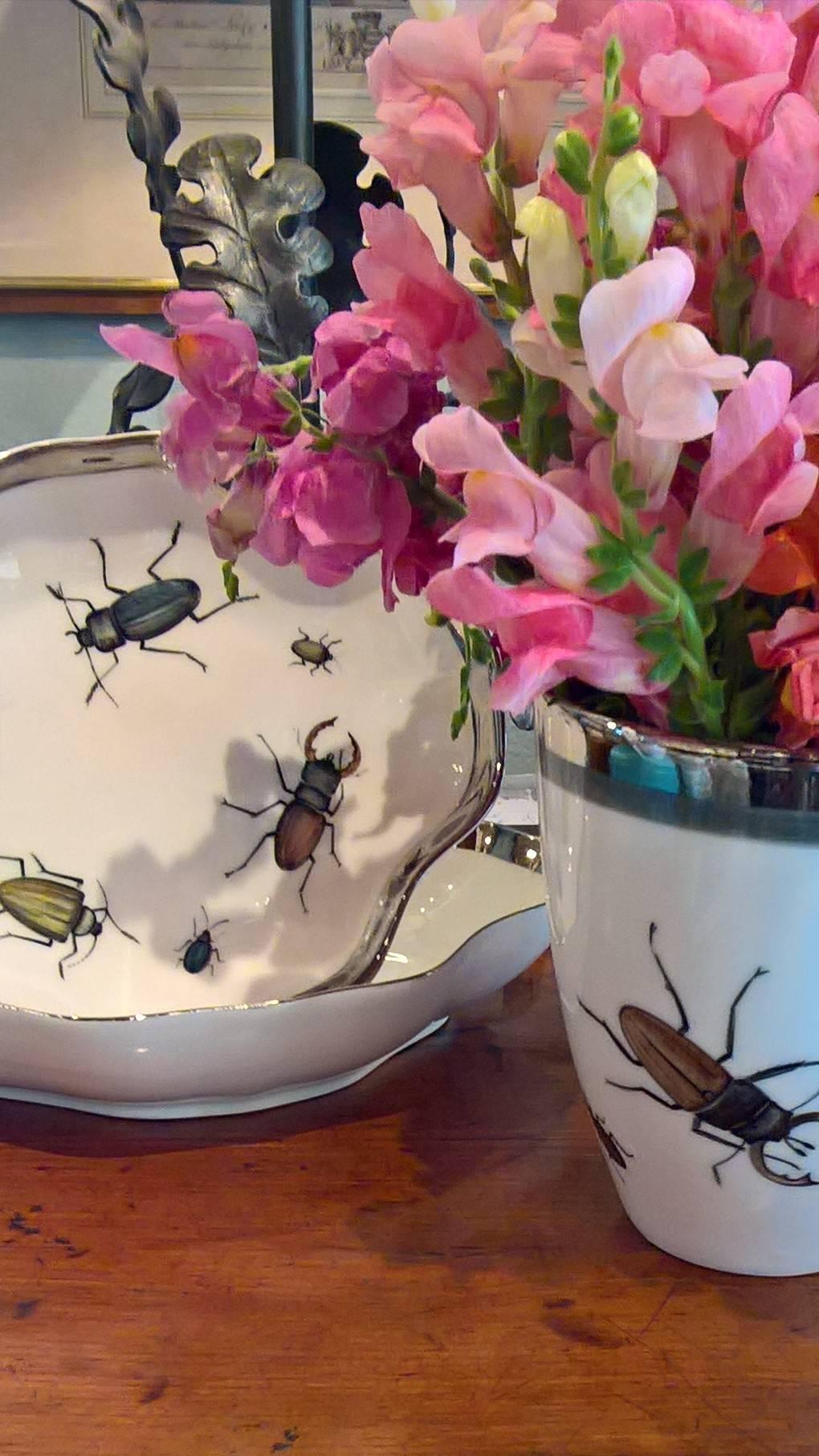 Porcellana Piatto moderno in porcellana tedesca con scarabei di Sofina Porcelain Kitzbuehel in vendita