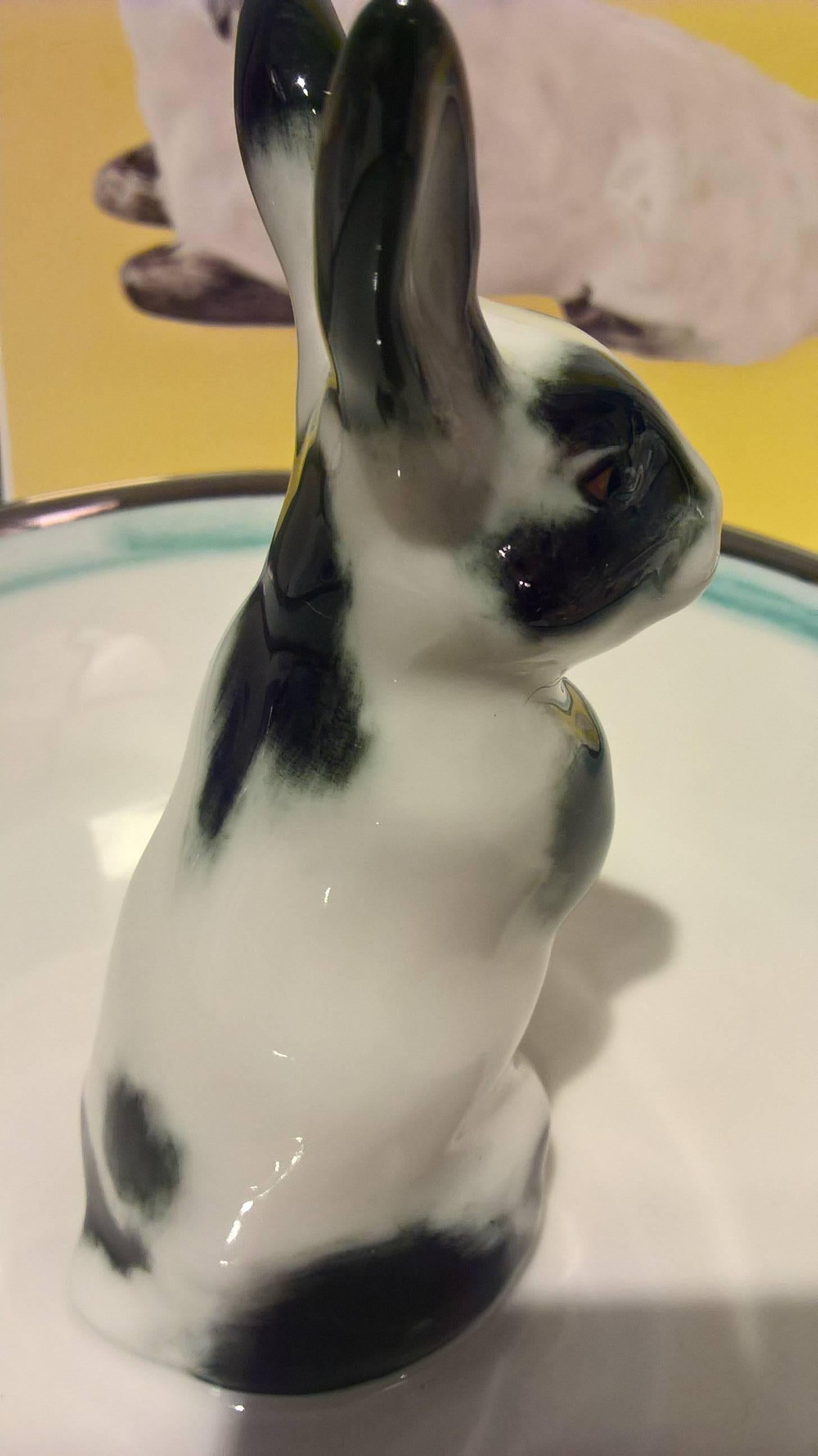 Moderne Plat en porcelaine de l'Est avec figure de lapin Sofina Boutique Kitzbuehel en vente