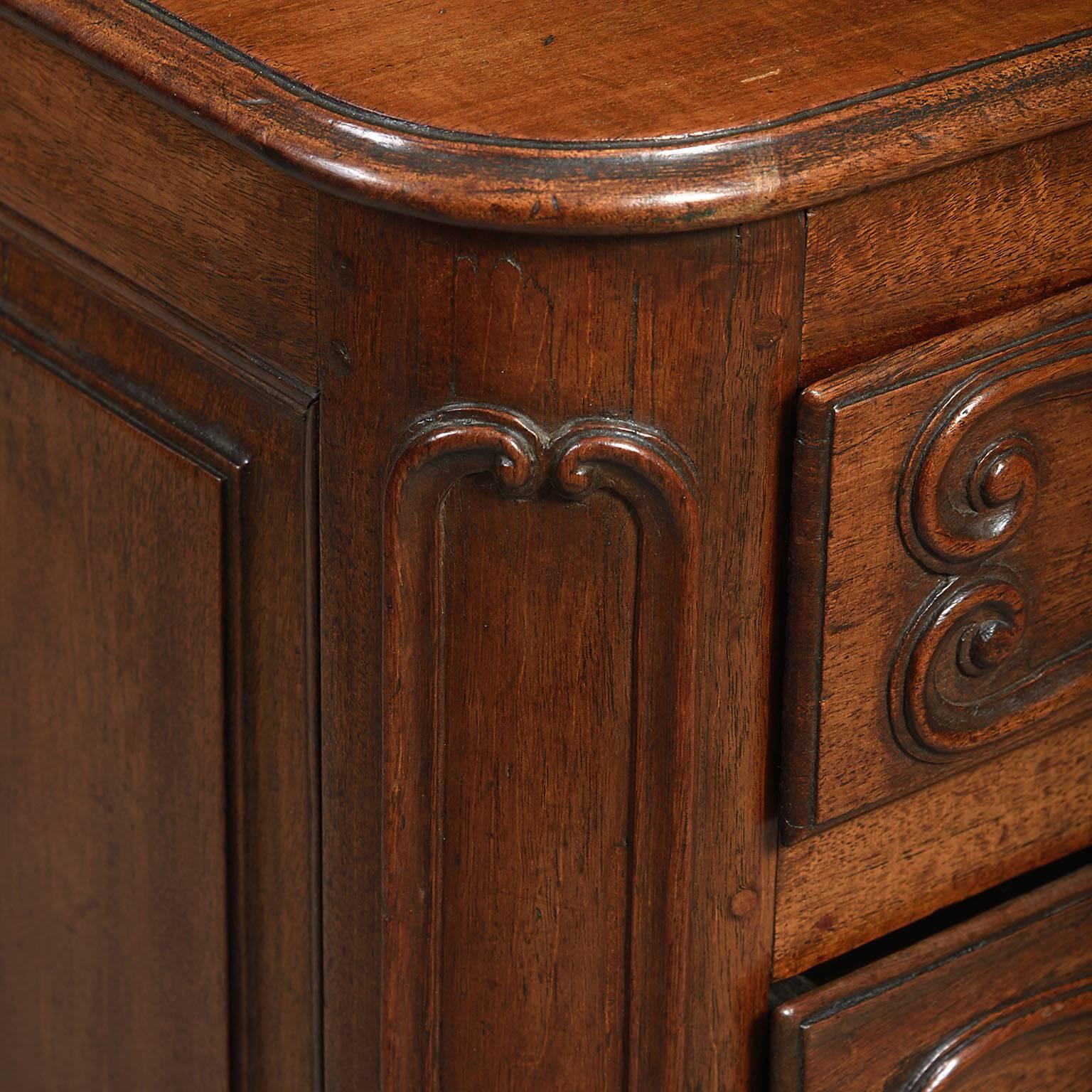 18th Century Louis XV Provincial Walnut Commode or Chest of Drawers For Sale 1