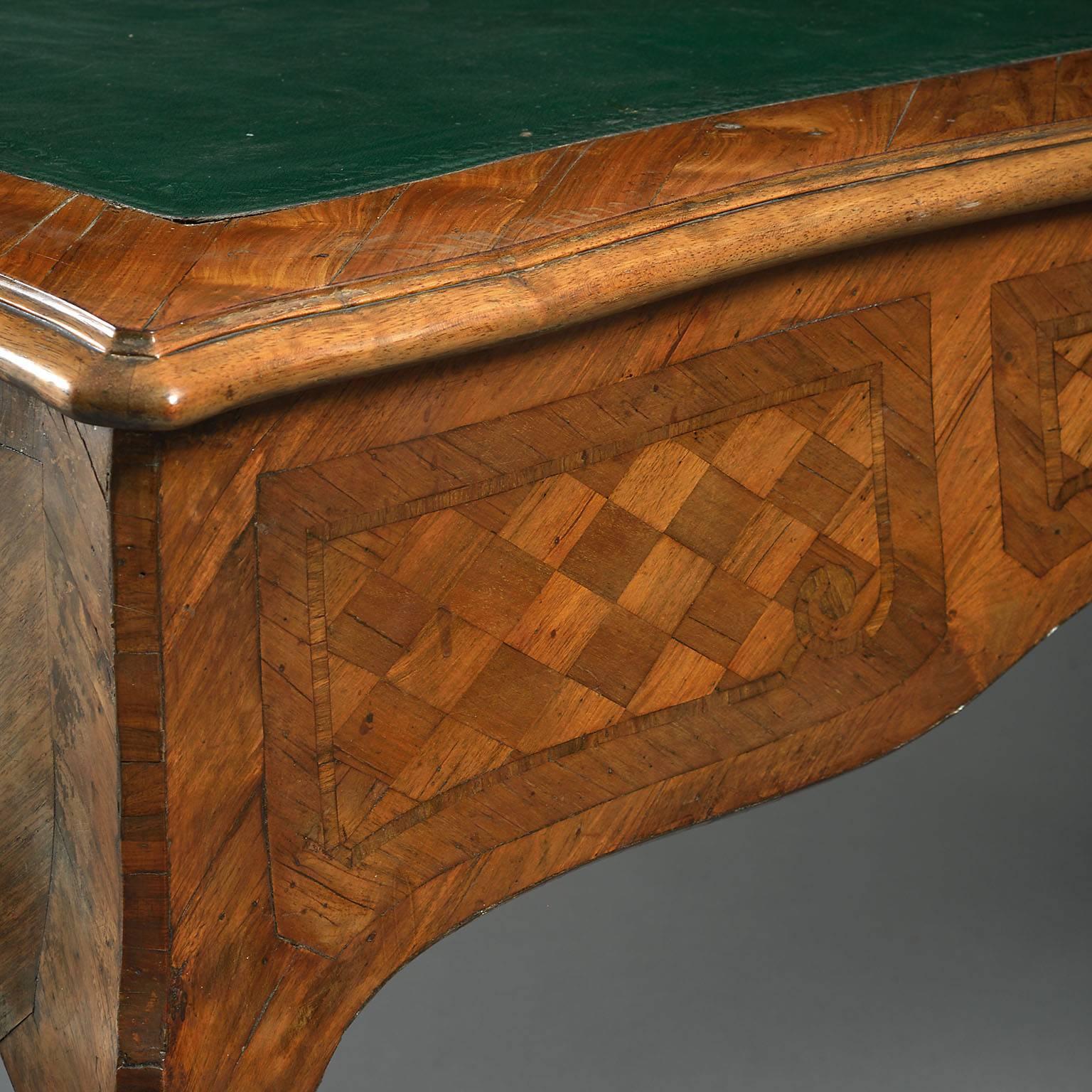 18th Century Kingwood and Tulipwood Parquetry Serpentine Bureau-Plat In Good Condition For Sale In London, GB