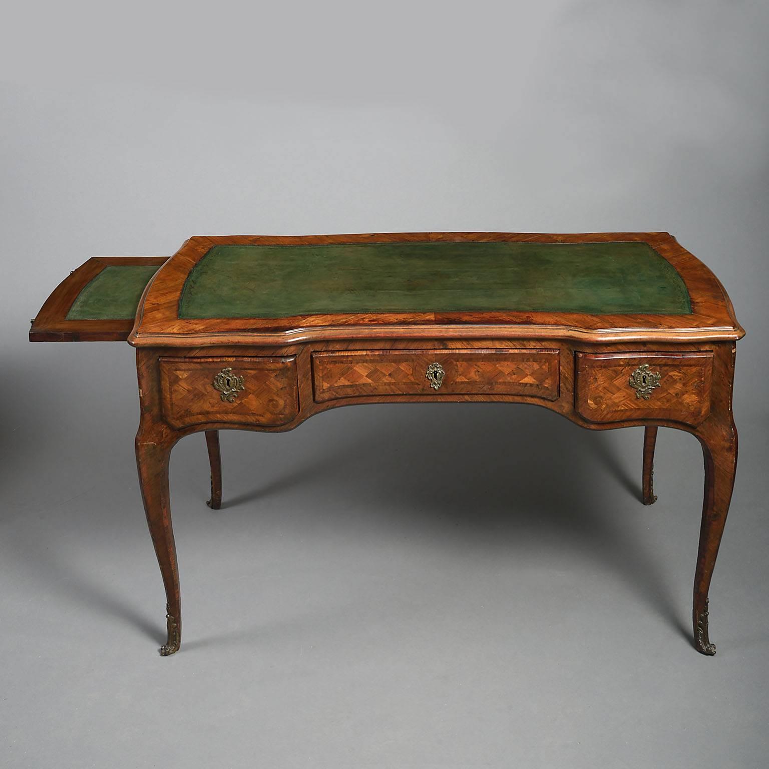 Mid-18th Century 18th Century Kingwood and Tulipwood Parquetry Serpentine Bureau-Plat For Sale