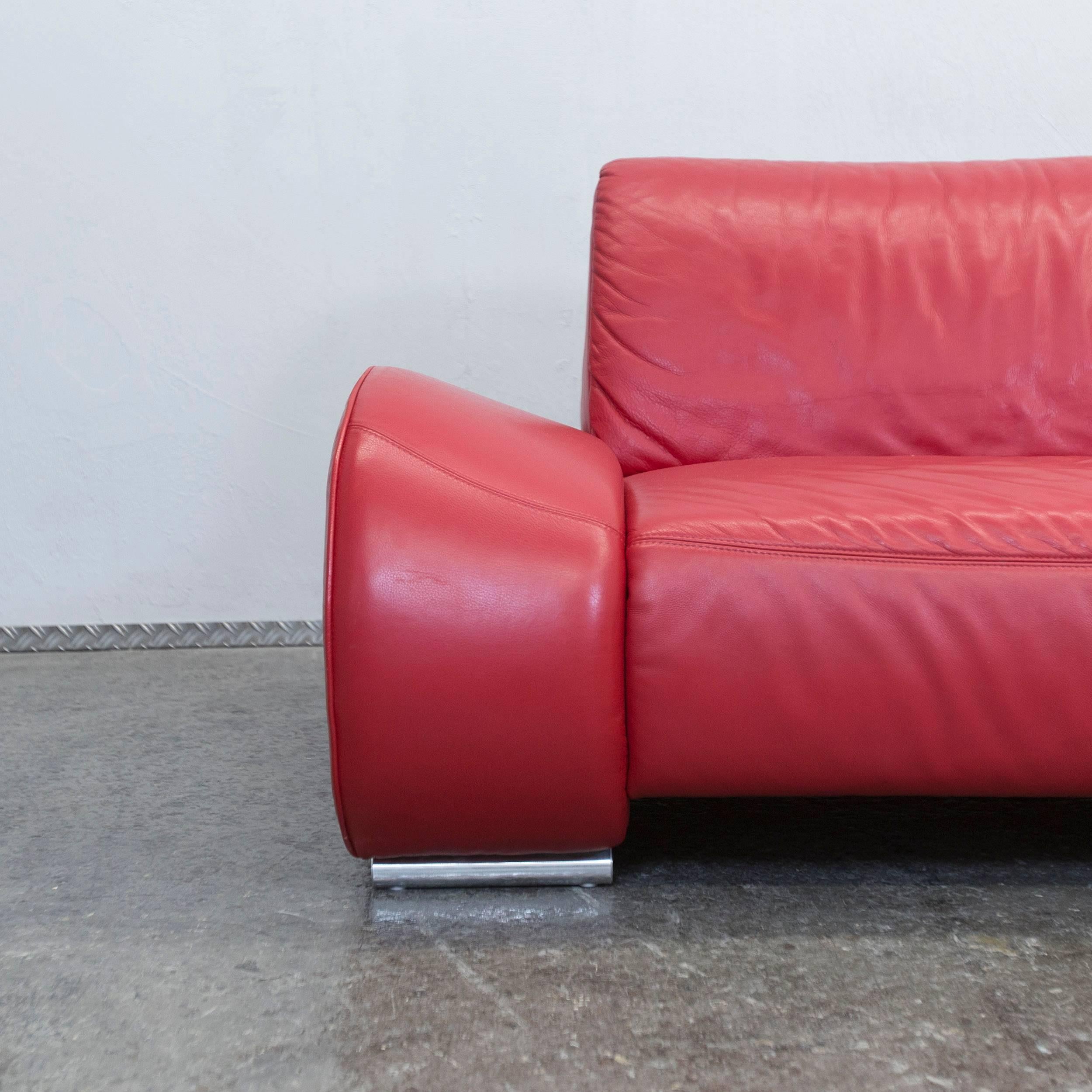 Rotes original Hummel Designer-Ledersofa in modernem und minimalistischem Stil mit praktischer Funktion, entworfen für puren Komfort und Flexibilität.