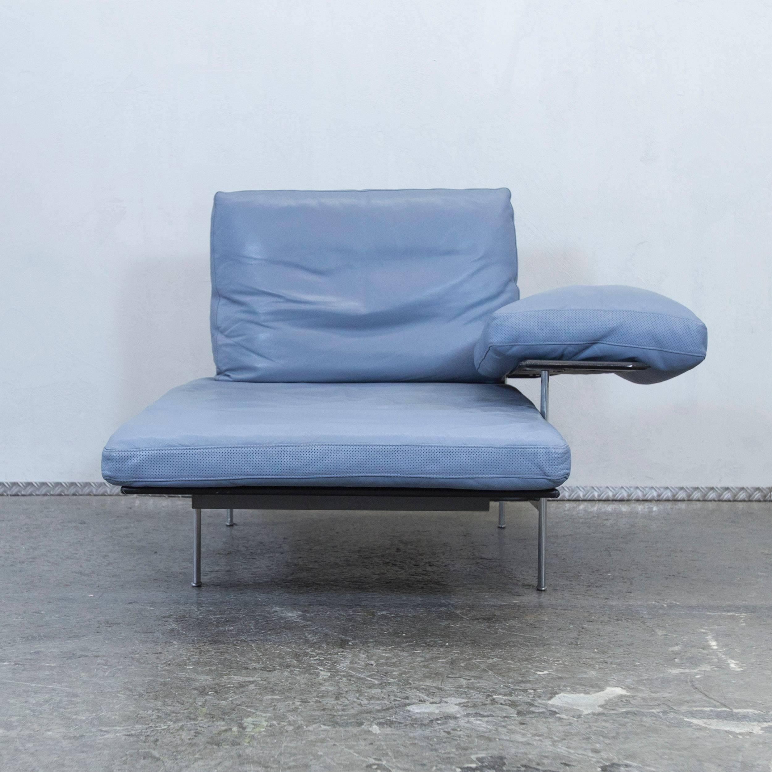Blue colored original B&B Italia designer recamier in a minimalistic and modern design, made for pure comfort.