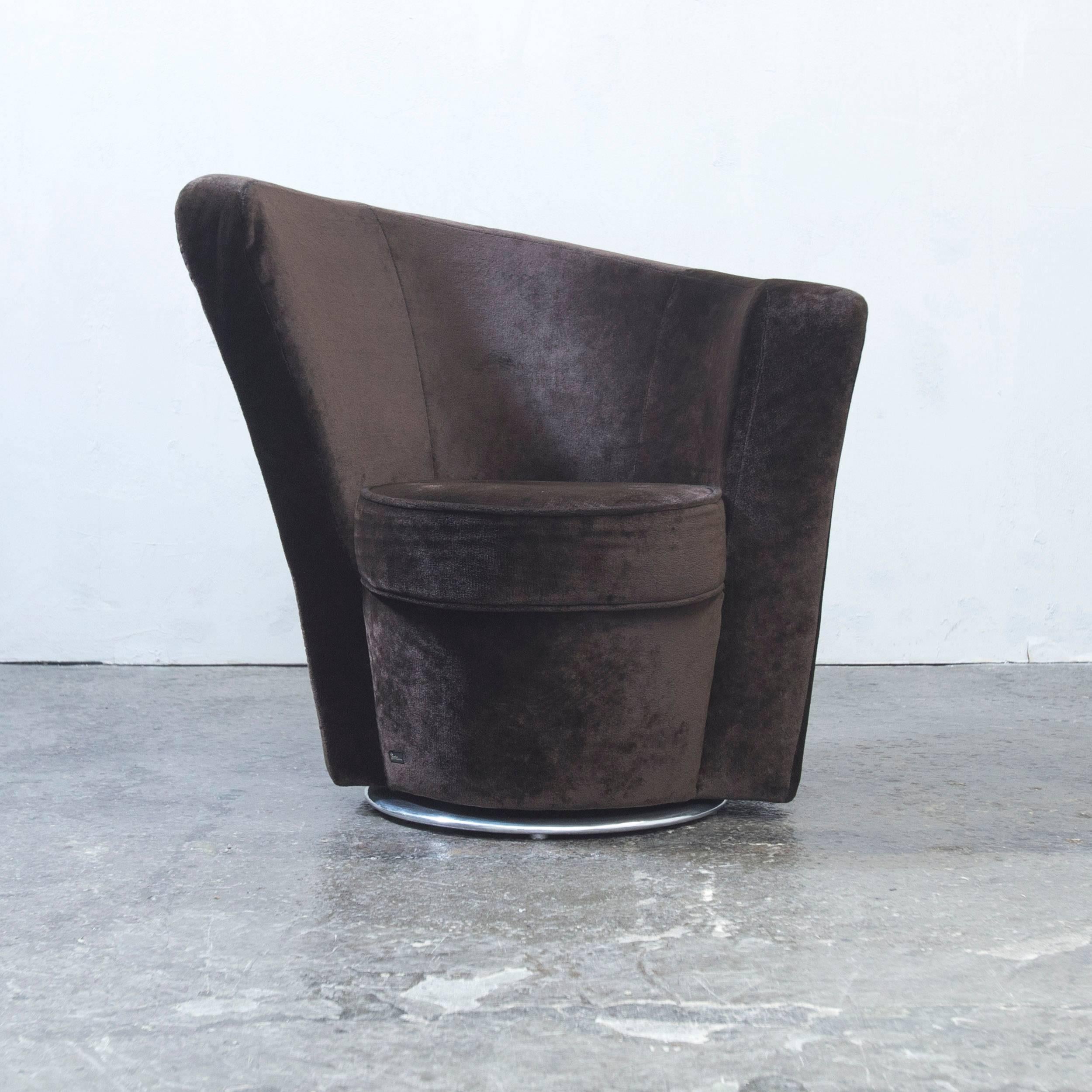 Braun gefärbter Original Bretz Eve's Island Designer-Samtdrehstuhl in modernem Design, gemacht für puren Komfort und Eleganz.