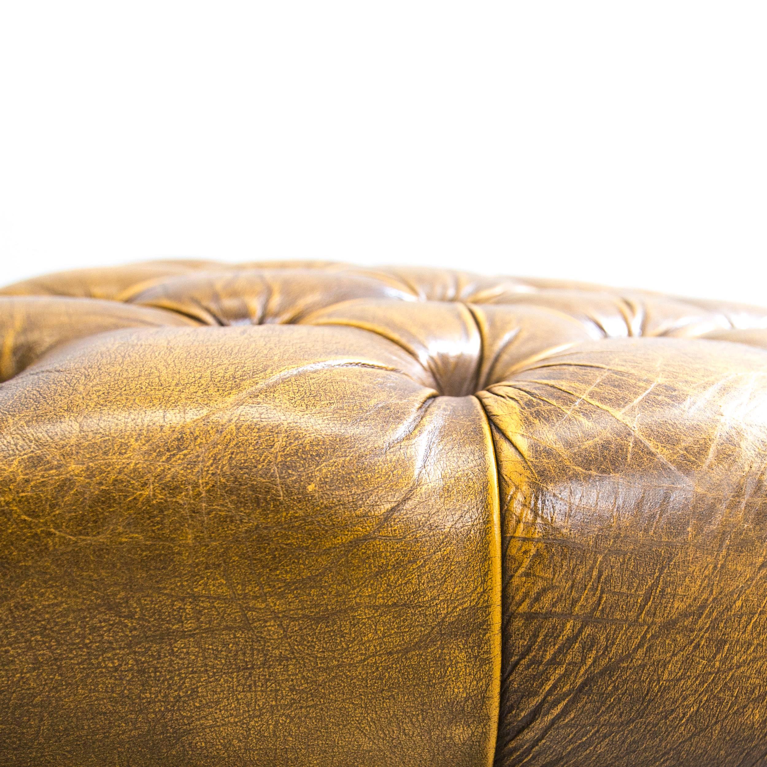 Chesterfield Leather Footstool Ocher Brown Oneseater Couch Retro Vintage In Excellent Condition In Cologne, DE