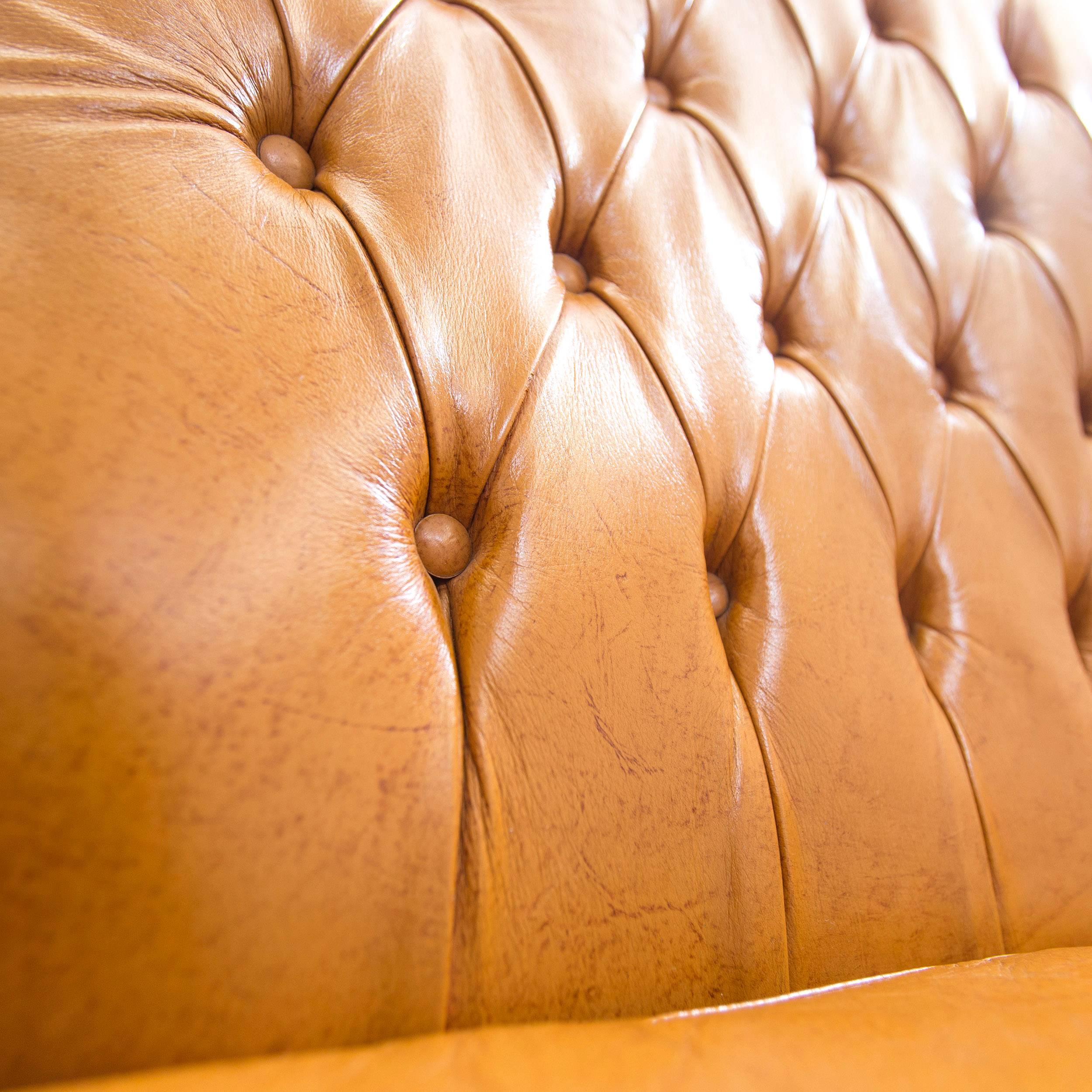 20th Century Chesterfield Sofa in Brown Leather Cognac Two-Seat Sofa in Retro, Vintage Style