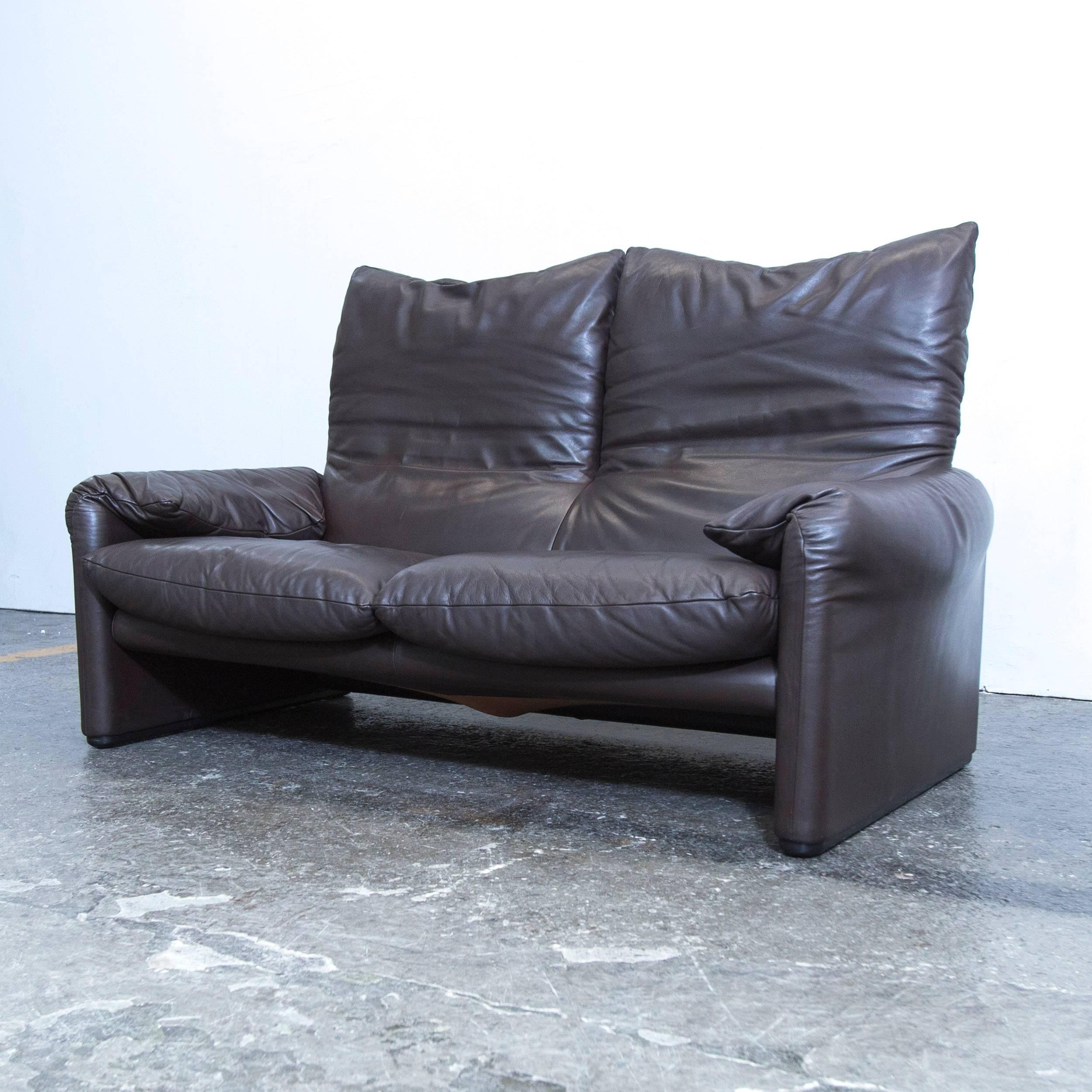 Cassina Maralunga Designer Sofa Mocca Brown Leather Two-Seat Function Modern In Good Condition In Cologne, DE