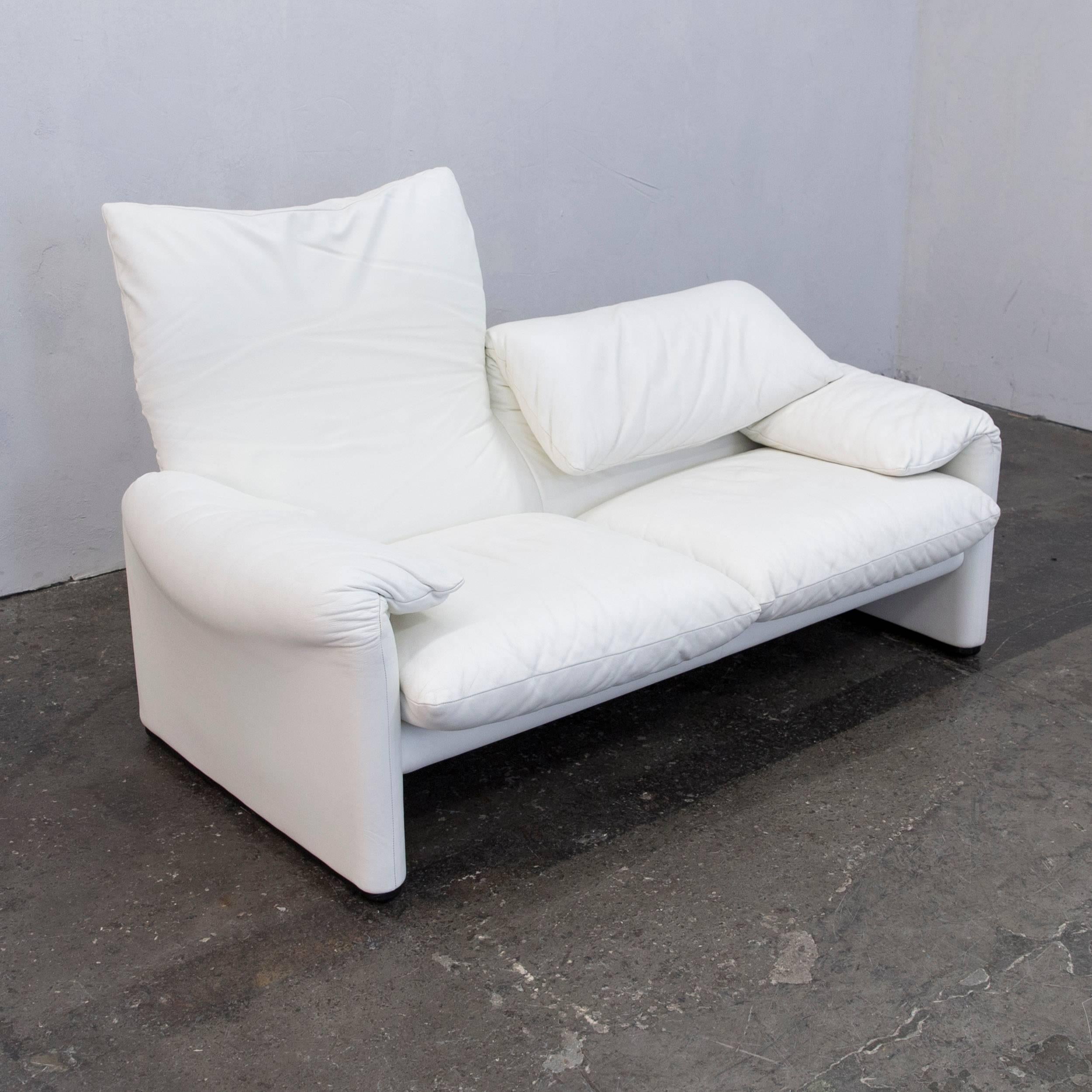 Cassina Maralunga Designer Sofa Leather White Two-Seat Function Couch Modern In Good Condition In Cologne, DE