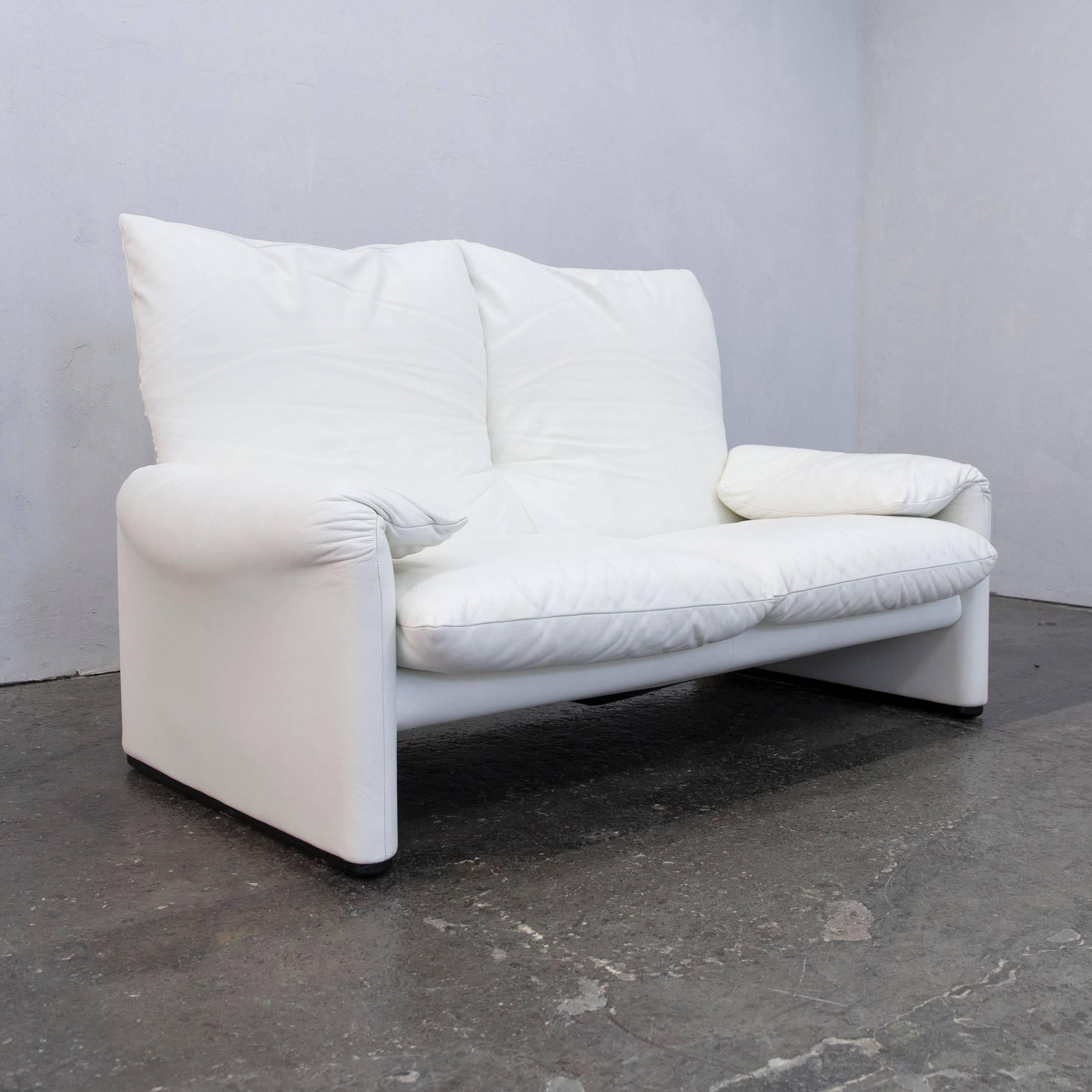 Contemporary Cassina Maralunga Designer Sofa Leather White Two-Seat Function Couch Modern