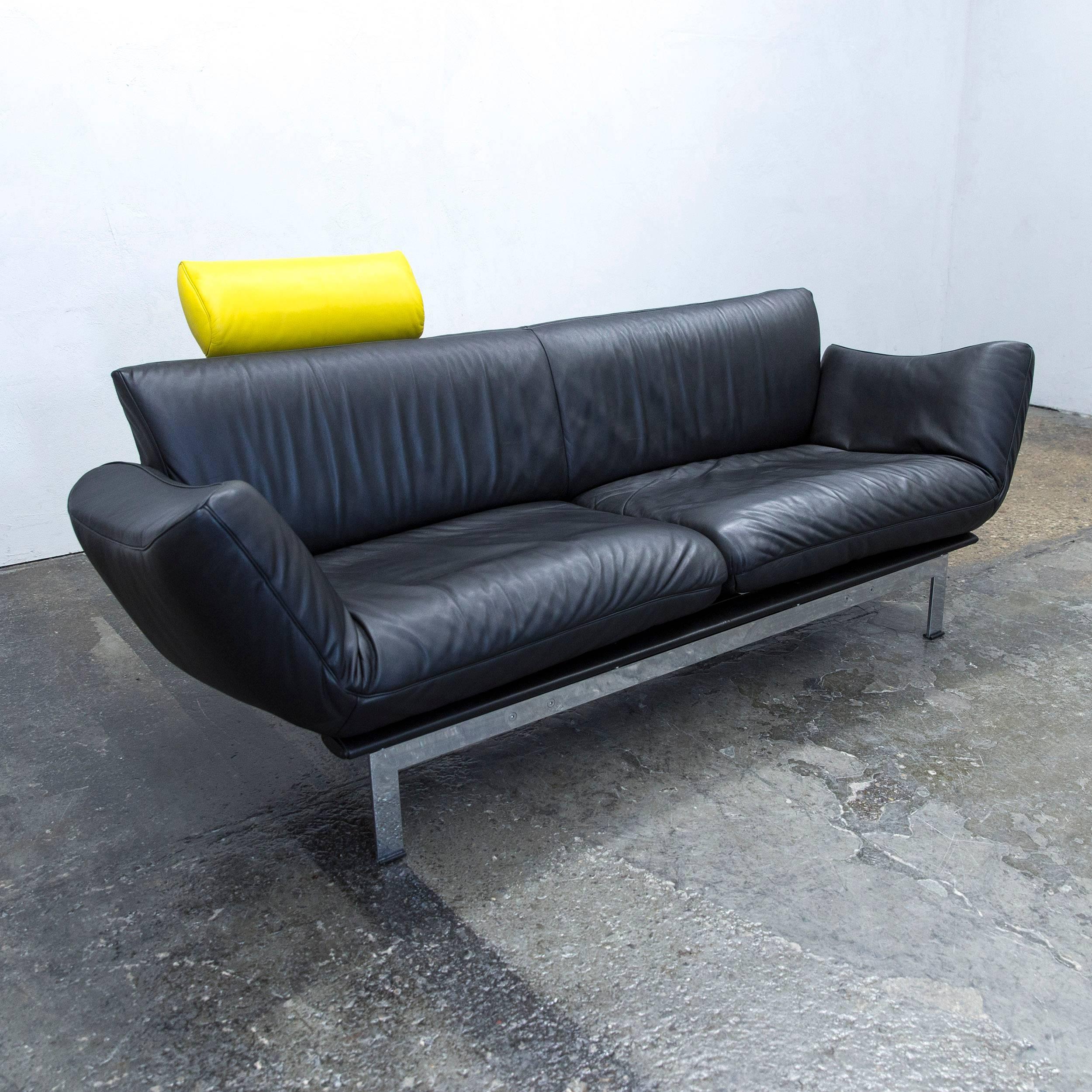 Black and yellow colored original De Sede DS 140 designer leather sofa in a minimalistic and modern design, with convenient functions, made for pure comfort and flexibility.