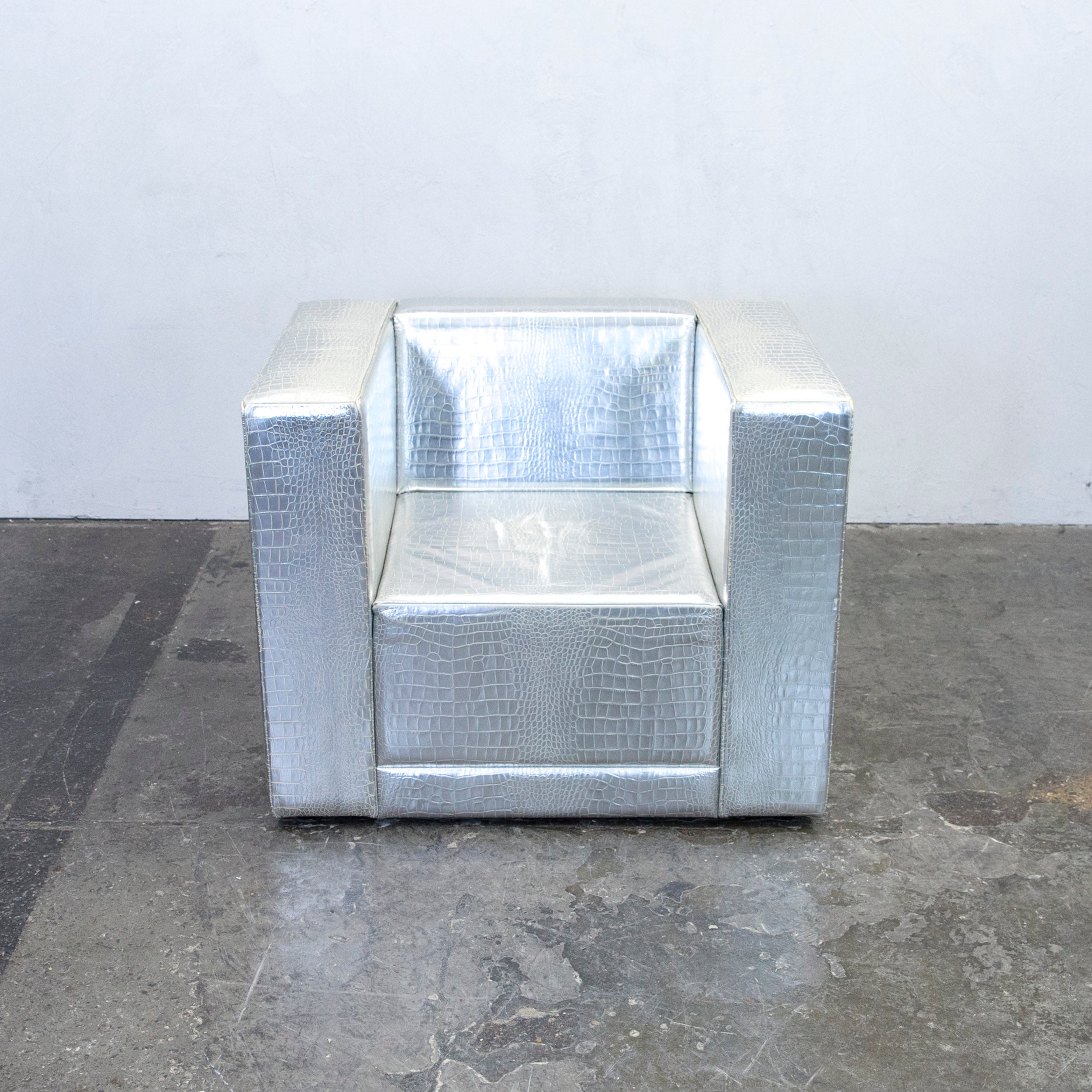 Philipp Plein Designer Club Chair Leather Silver Crocodile Pattern Couch Philipp Plein Designer Club Chair Leather Silver Crocodile Pattern Couch