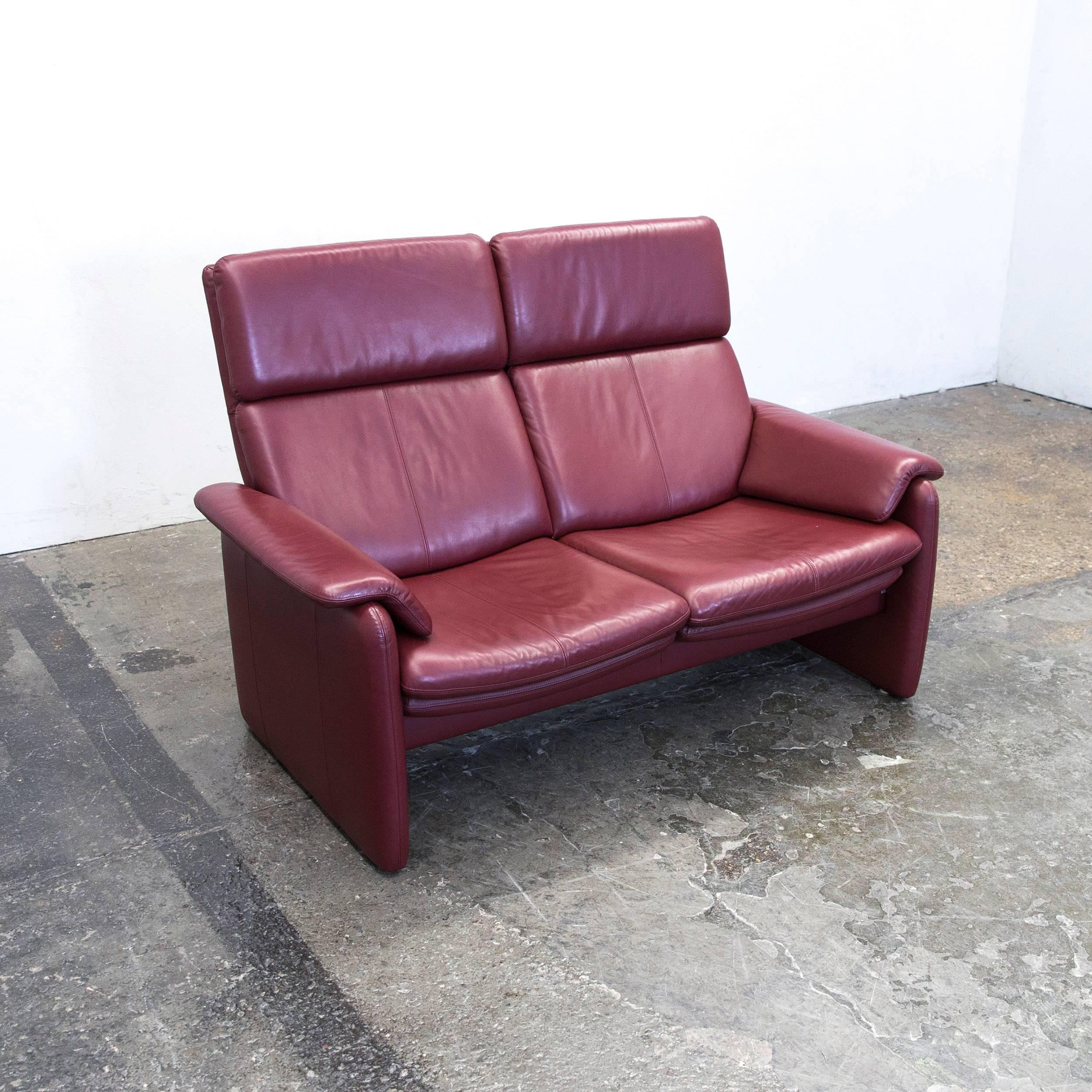 Erpo Designer Sofa Leder Bordeaux Rot Zweisitzer relax Function Couch Modern im Zustand „Hervorragend“ in Cologne, DE
