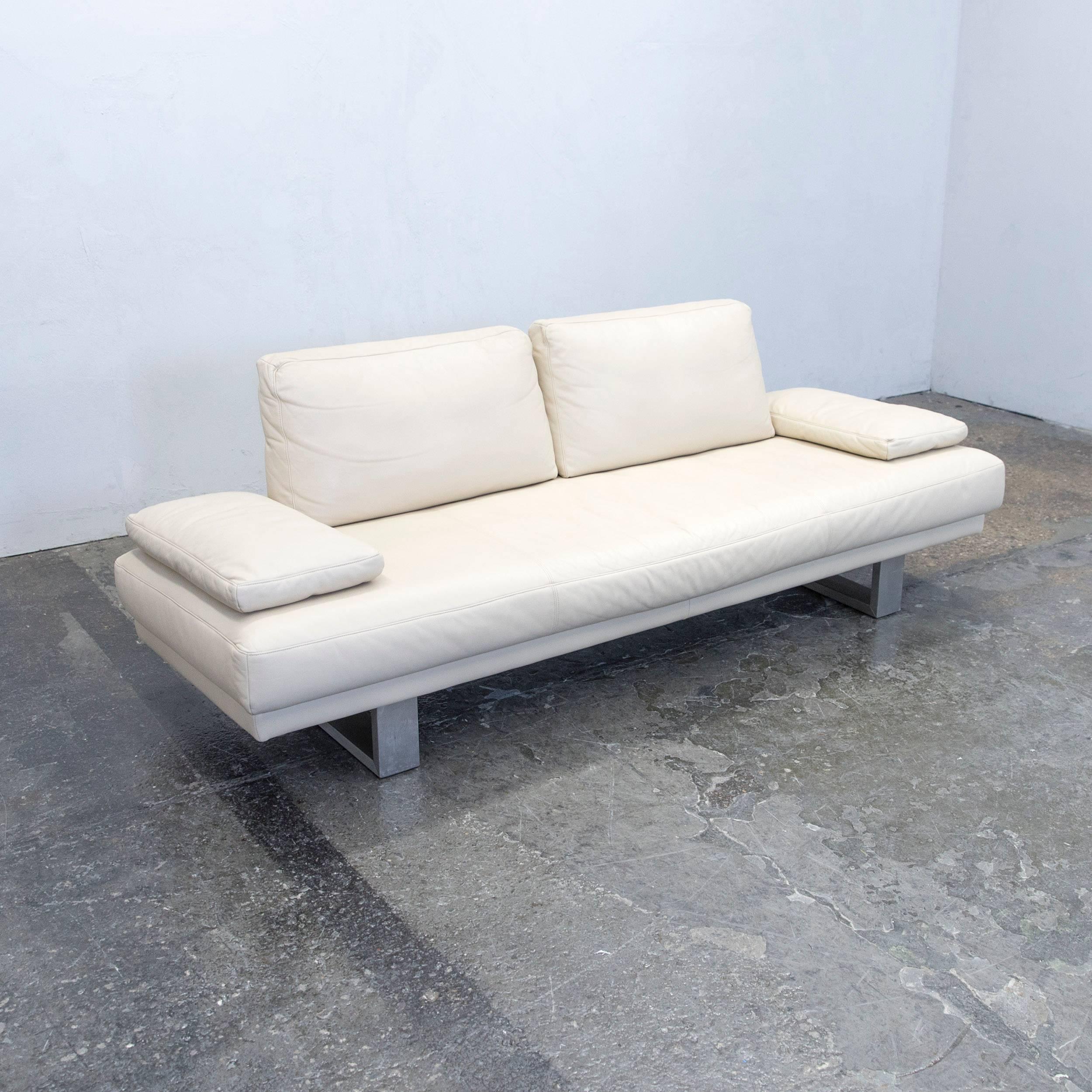 Rolf Benz 6600 Cantilever Sofa Designer Leather Beige Two-Seat Couch Modern In Excellent Condition In Cologne, DE