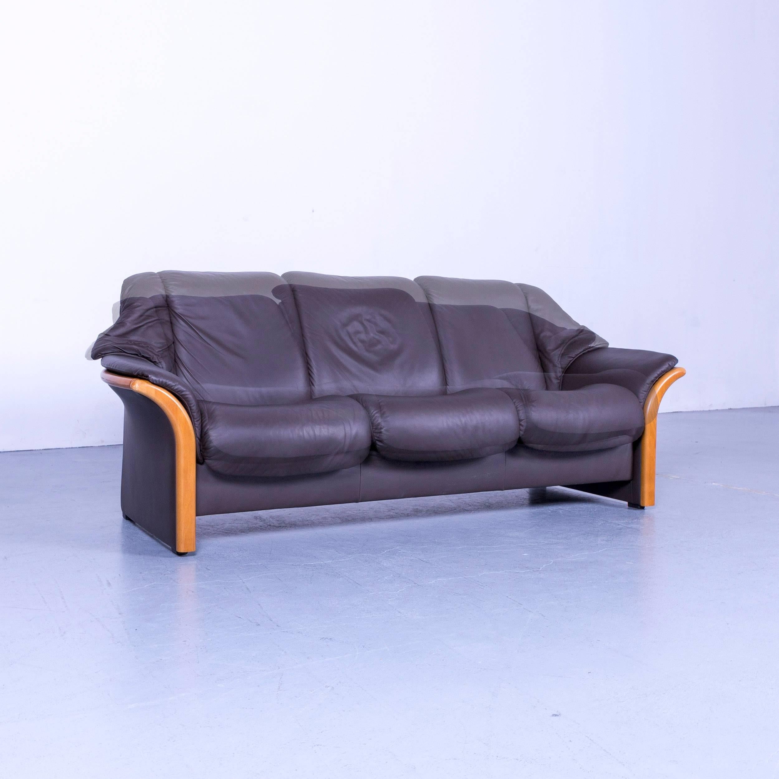 An Ekornes Stressless sofa brown leather three-seat.
















