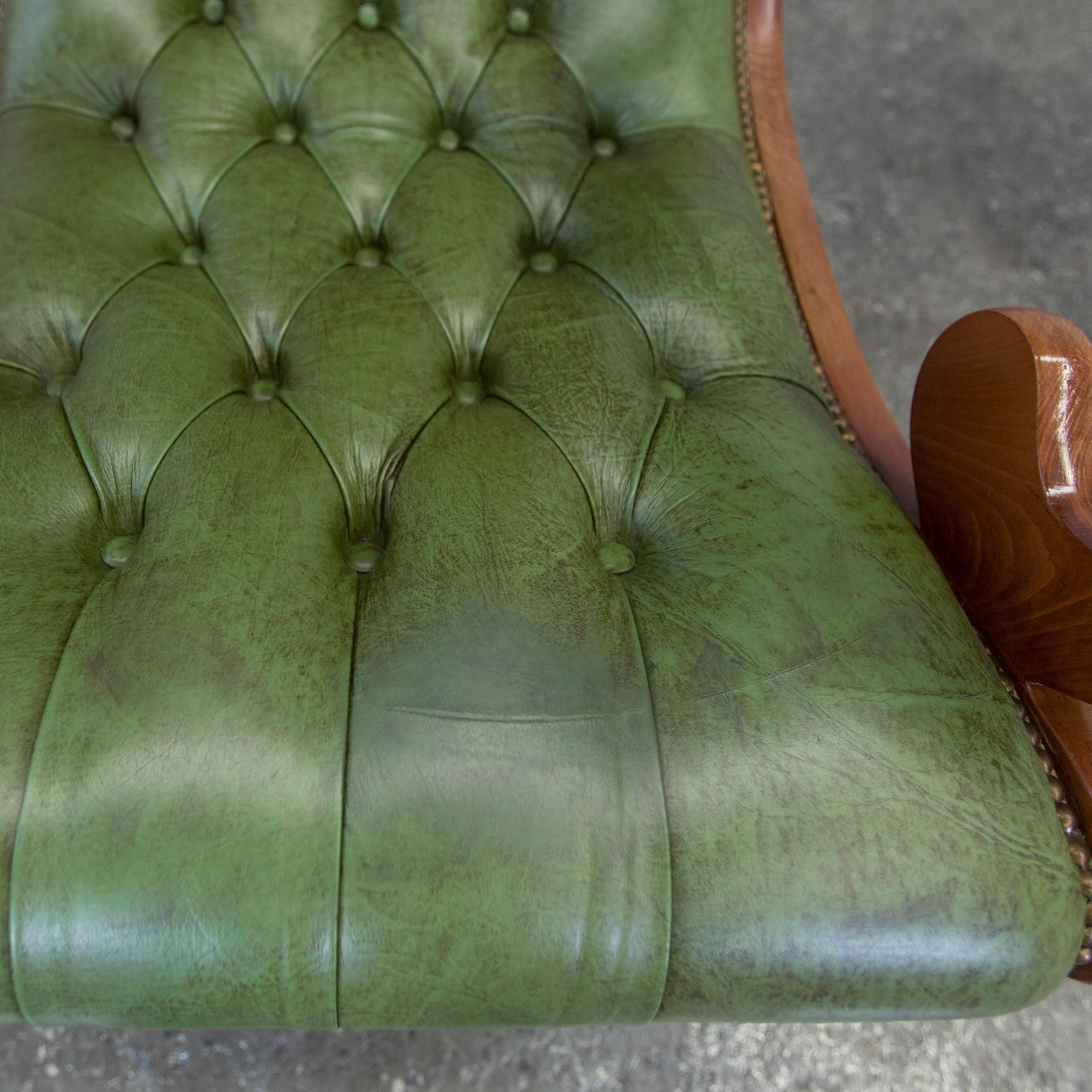 Vintage Chesterfield Rocking Chair in Green Leather In Good Condition In Cologne, DE