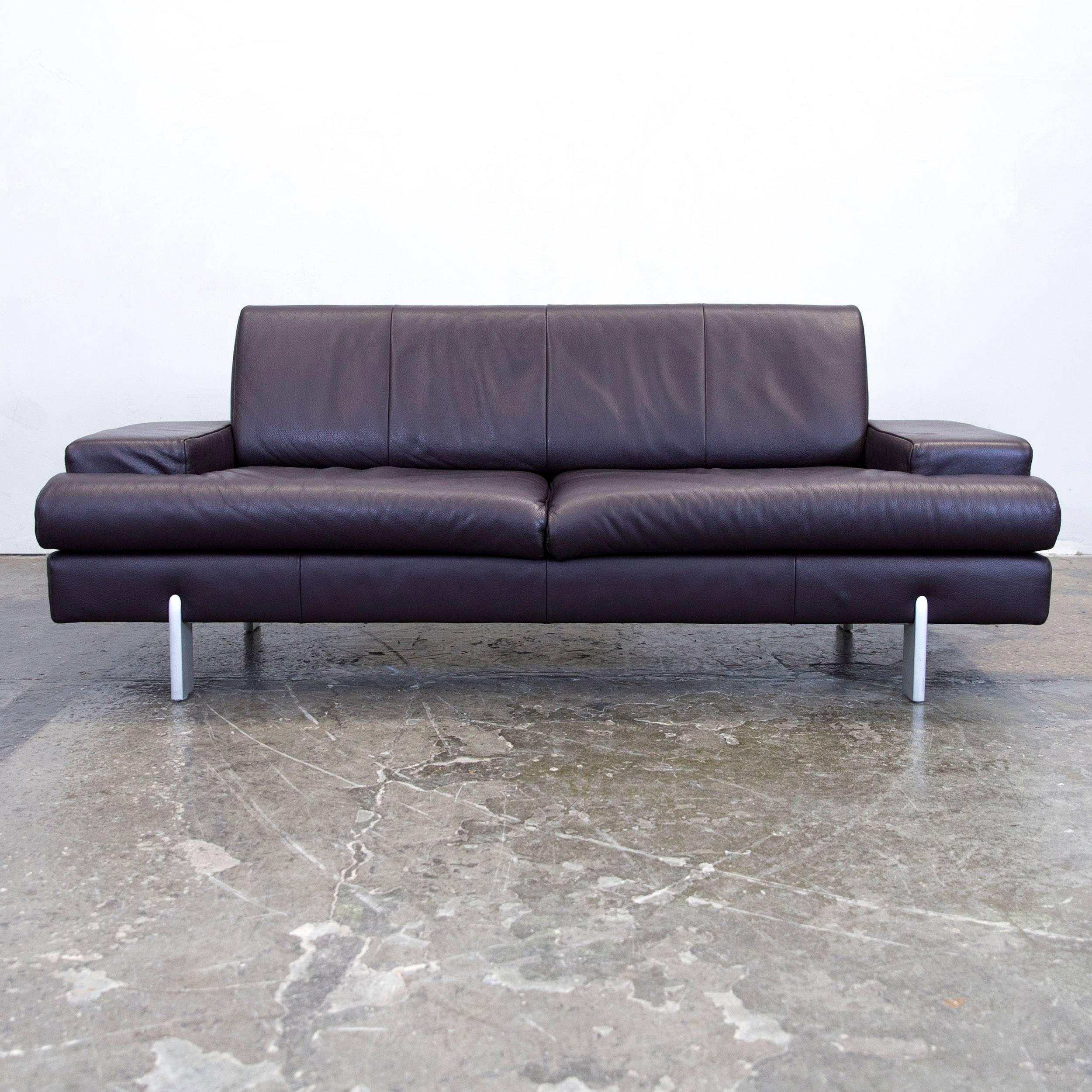 Aubergine lilac colored original BMP Rolf Benz designer leather sofa in a minimalistic and modern design.