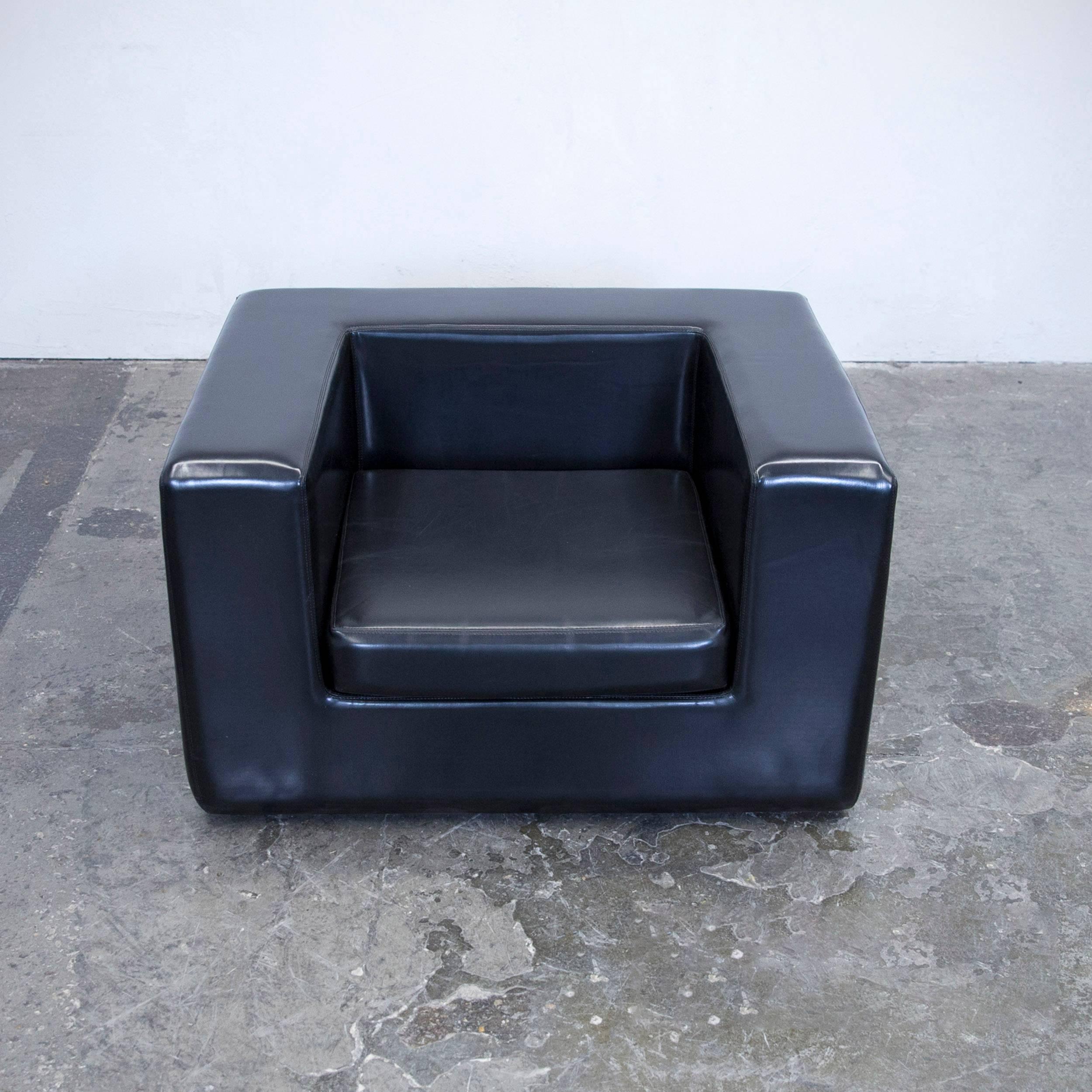 Black colored original Zanotta Throw-Away designer leather club chair, in a minimalistic and vintage design, made for pure comfort.