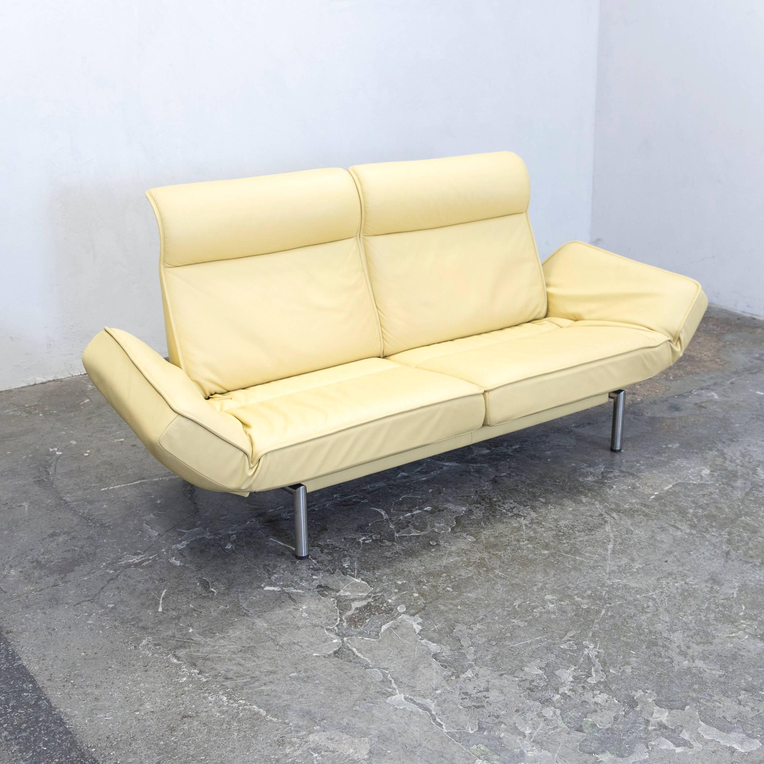 Yellow beige colored original De Sede DS 450 designer leather sofa in a minimalistic and modern design, with convenient functions, made for pure comfort and flexibility.