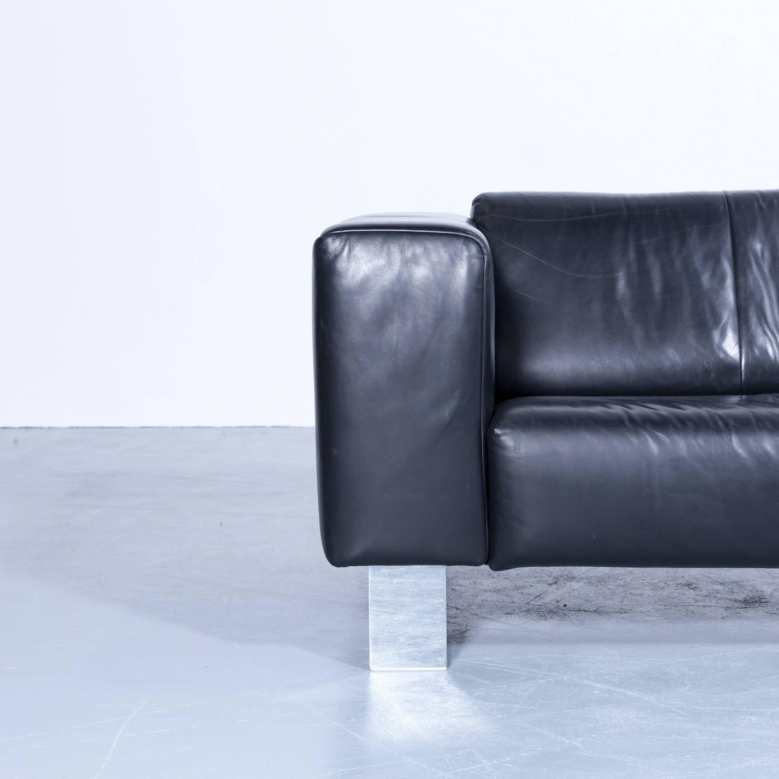 Rolf Benz bmp Designersofa Leder schwarz dreisitzige Couch modern Metall Chrom, in einem minimalistischen und modernen Design, für den reinen Komfort gemacht.