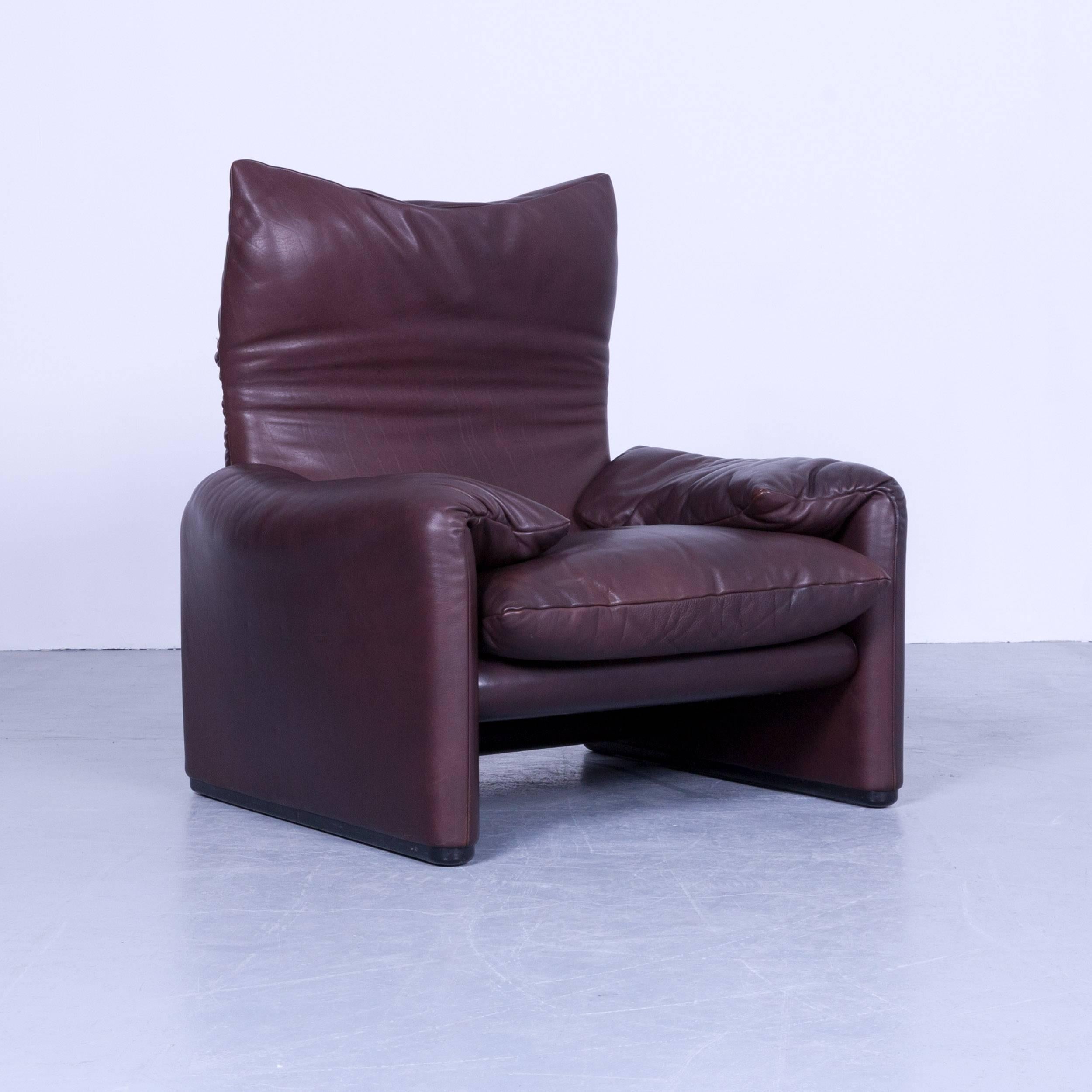 Cassina Maralunga armchair Vico Magistretti chair leather brown mocca function, in a minimalistic and modern design, with convenient functions, made for pure comfort.