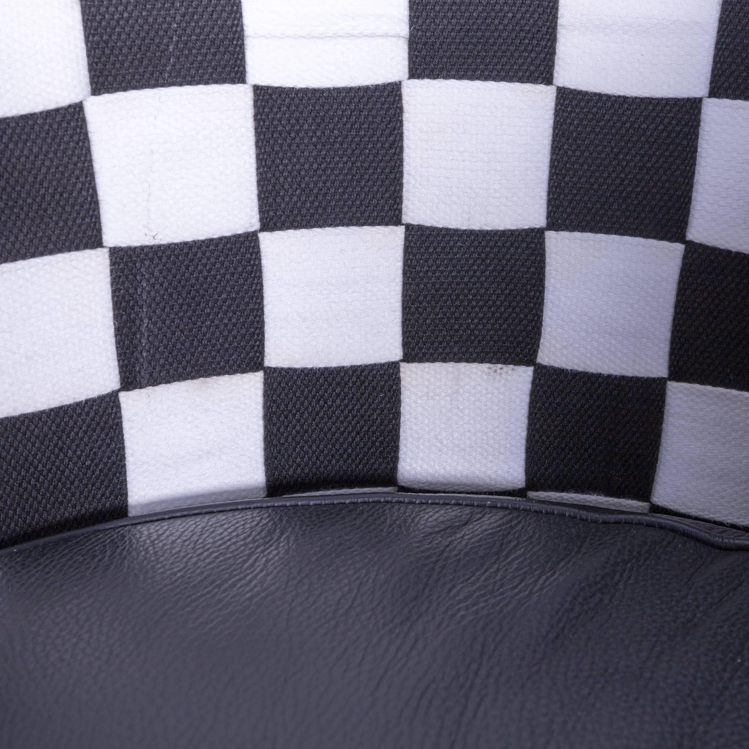 COR Circo Designer-Sessel aus schwarzem und weißem Leder mit einem Sitz und Stoffbezug (Deutsch)