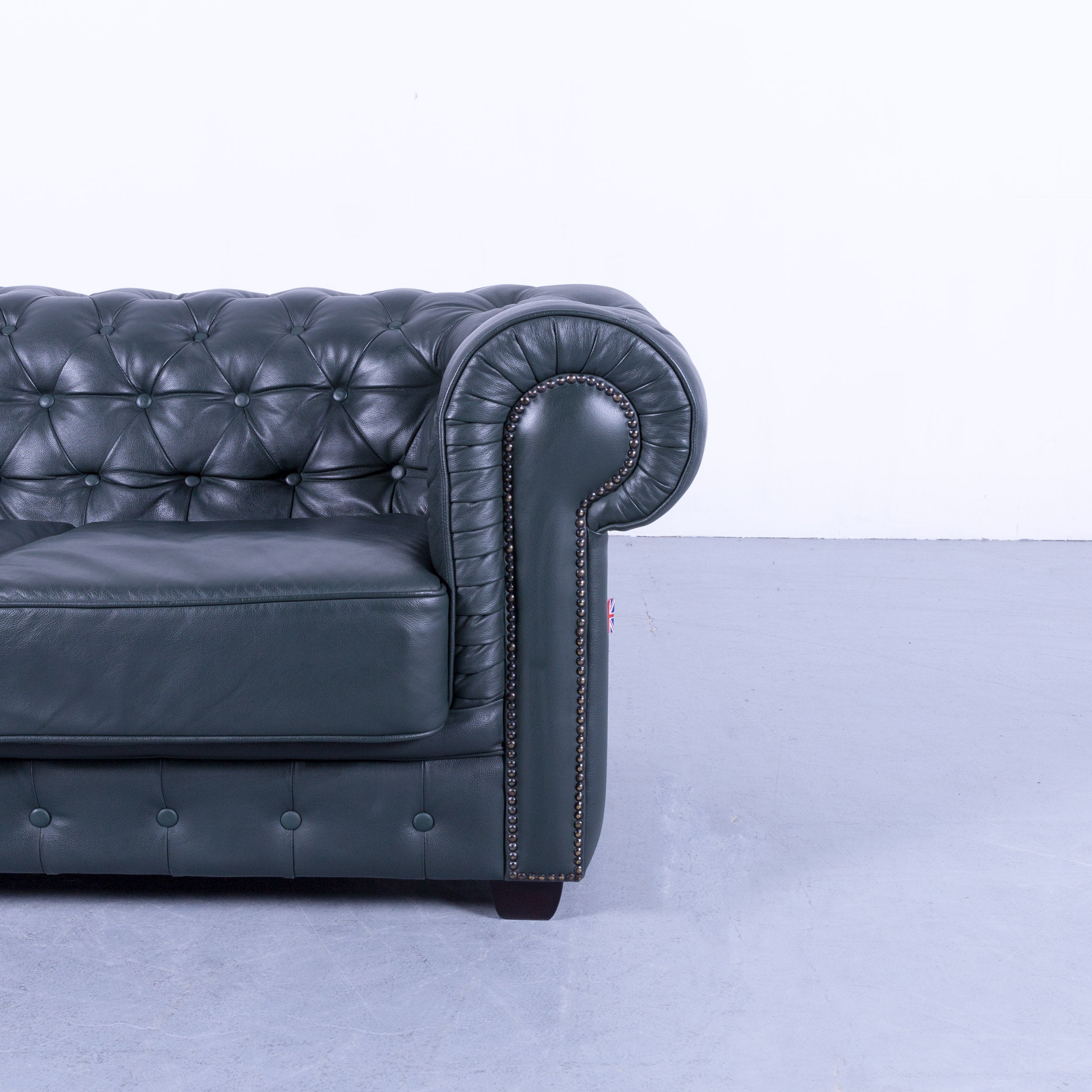 Chesterfield Sofa Dark Green Two Seat Vintage Retro Couch Rivets Uk Chesterfield Sofa Dark Green Two Seat Vintage Retro Couch Rivets Uk