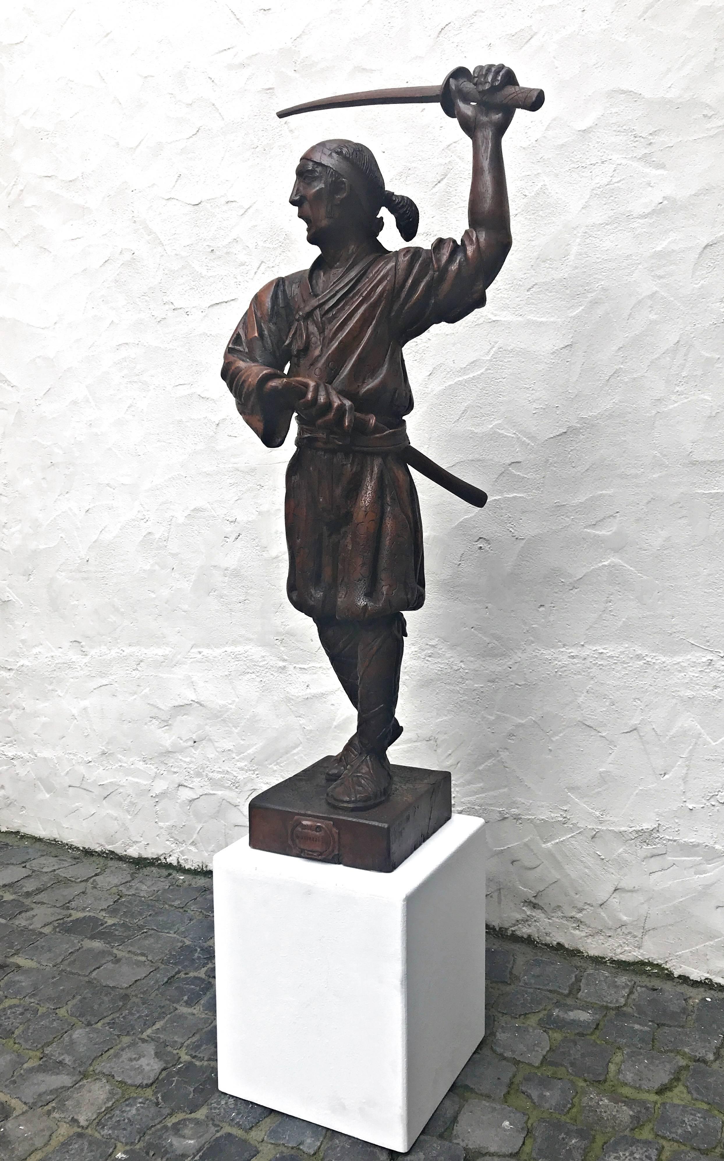 Japonisme Big Wooden Carved Sculpture of a Samurai, 19th Century, Probably French For Sale