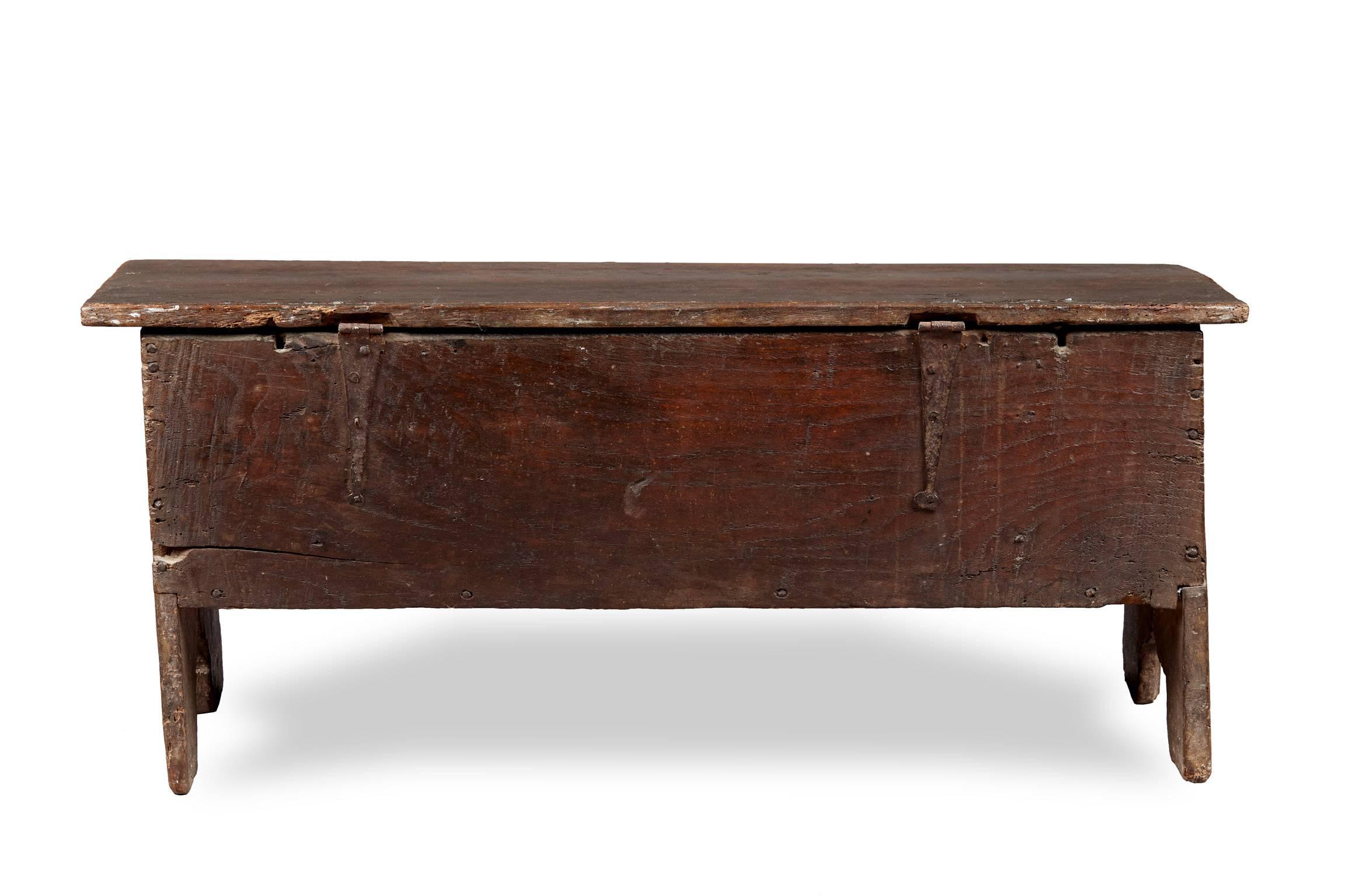 Elizabethan Oak Boarded Plank Chest For Sale 4