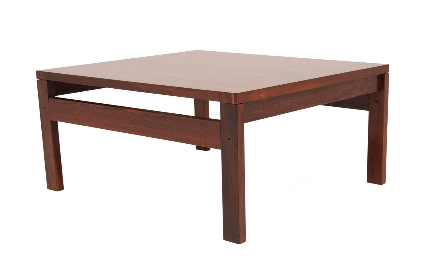 Rosewood coffee table from the moduline range by France and sons designed by Ole Gjerlov-Knudsen and Torben Lind.
Lovely clean lines with exposed joints. Makers badge.
Professionally restored.