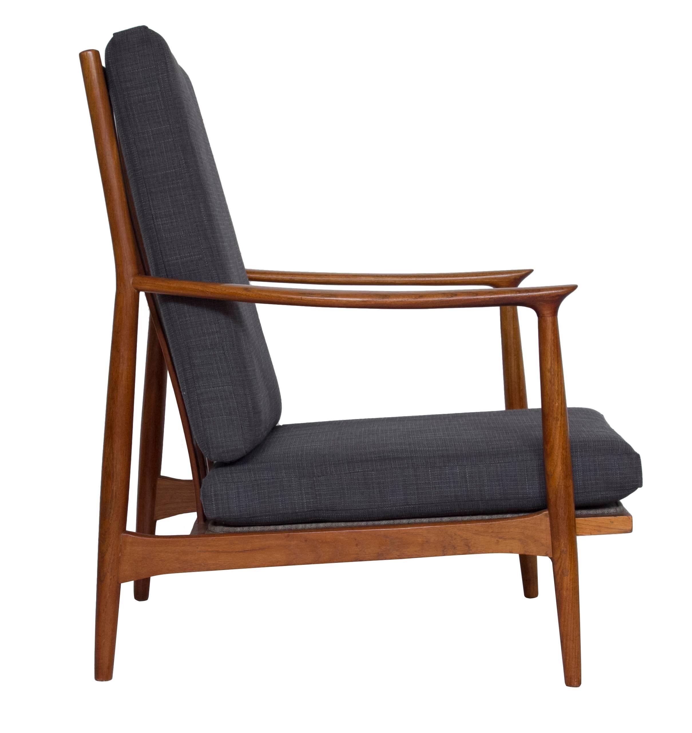 20th Century Pair of 1970s Teak Lounge Chairs