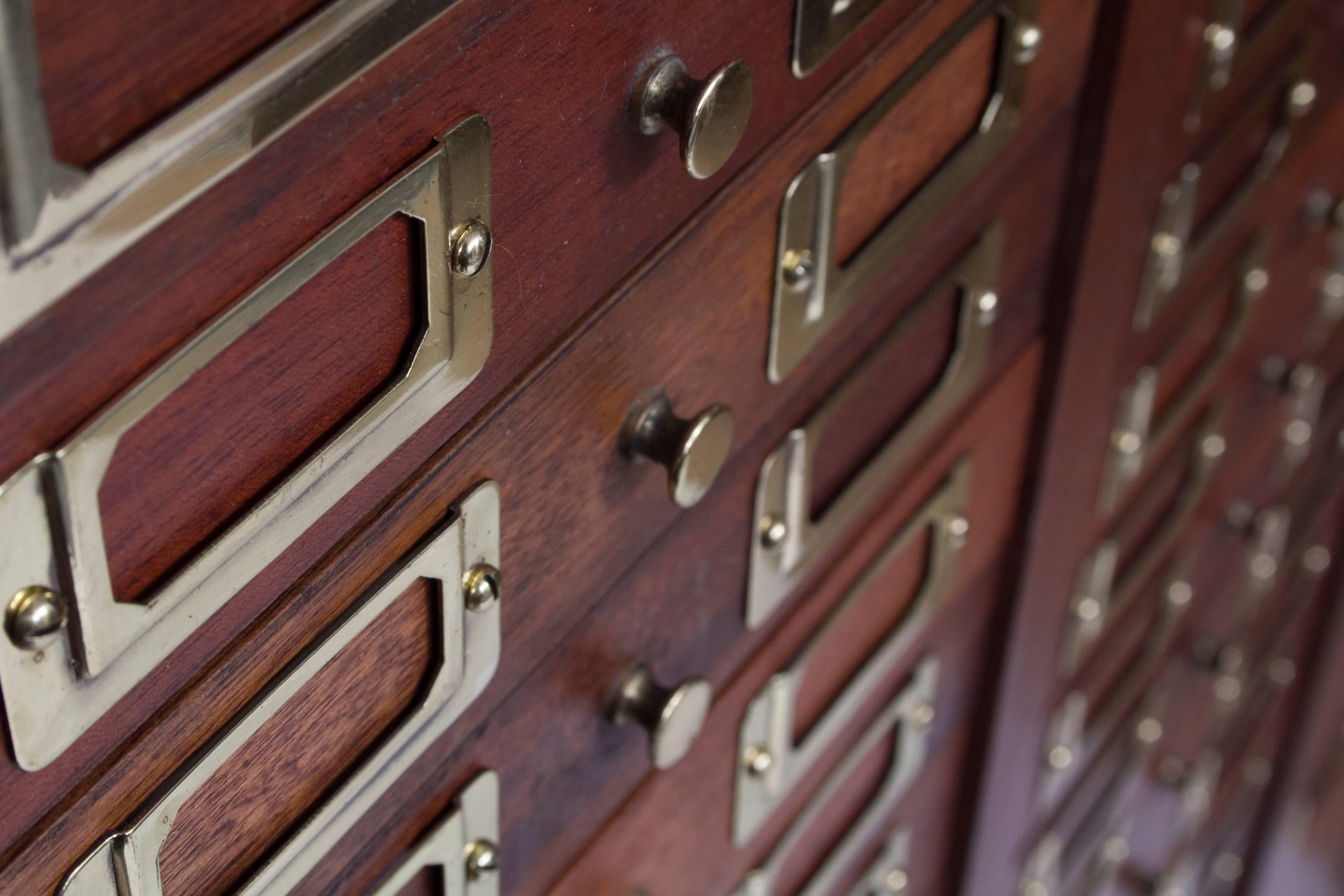 Mahogany Bank of 166 Collectors Drawers In Excellent Condition In Surbiton, GB