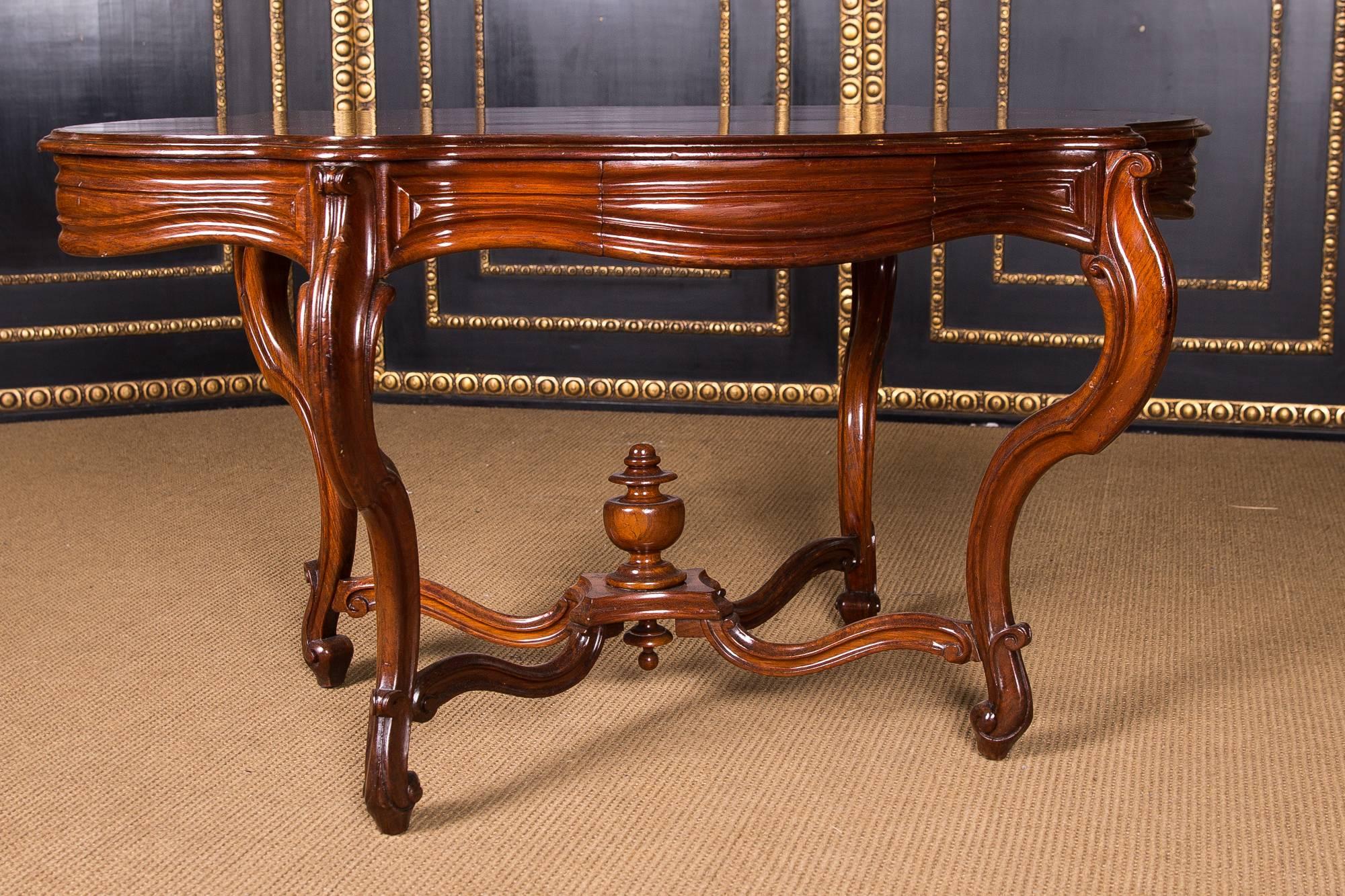 Mahogany on softwood. Very nice profile and curved oval table top. On four elegant, curved legs, linked with strive to attach.
On each side a drawer.

A good historical condition with a beautiful warm patina. Age-related use traces.

We would