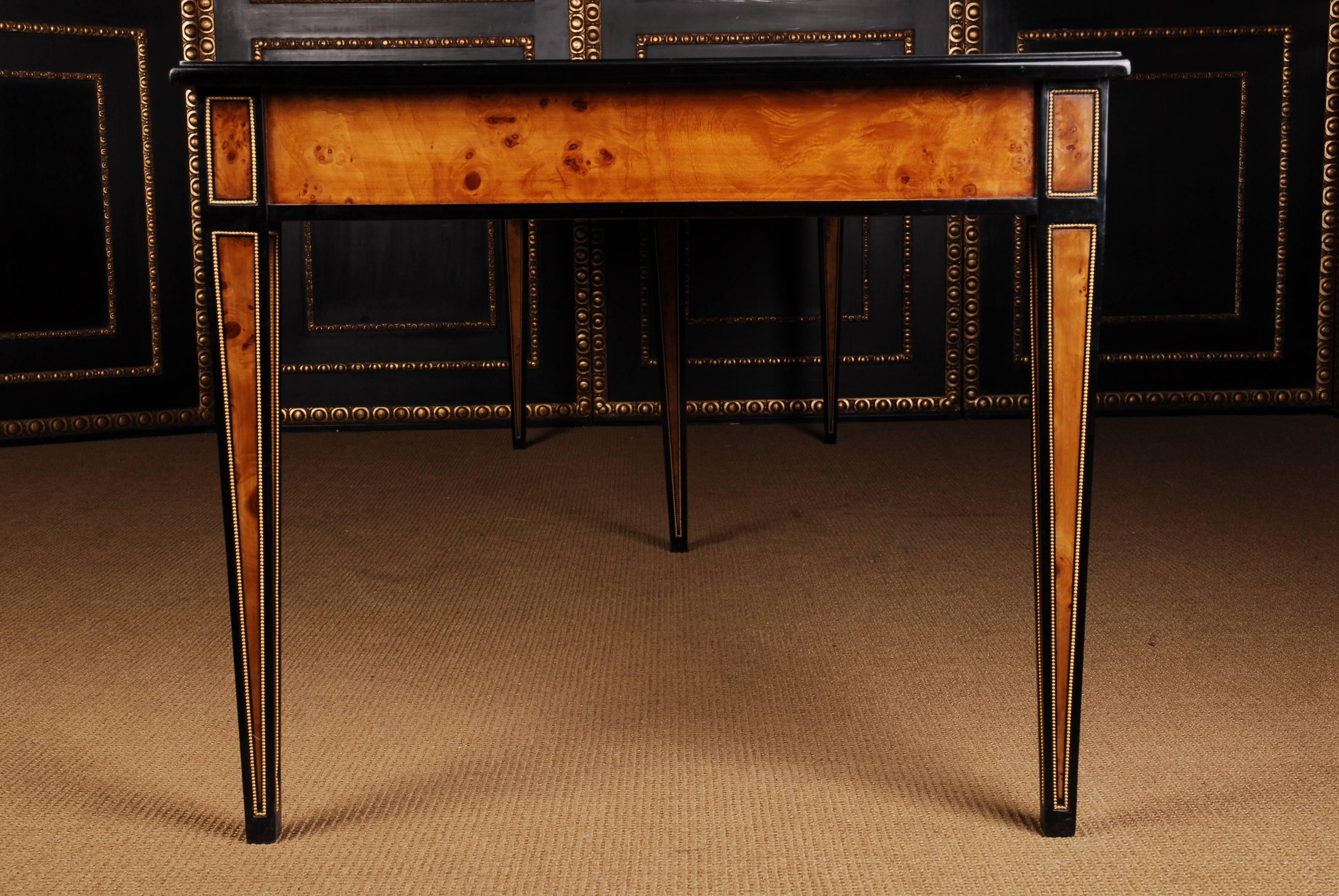 19th Century Antique Extendible Dinner Table in the Biedermeier Style 4